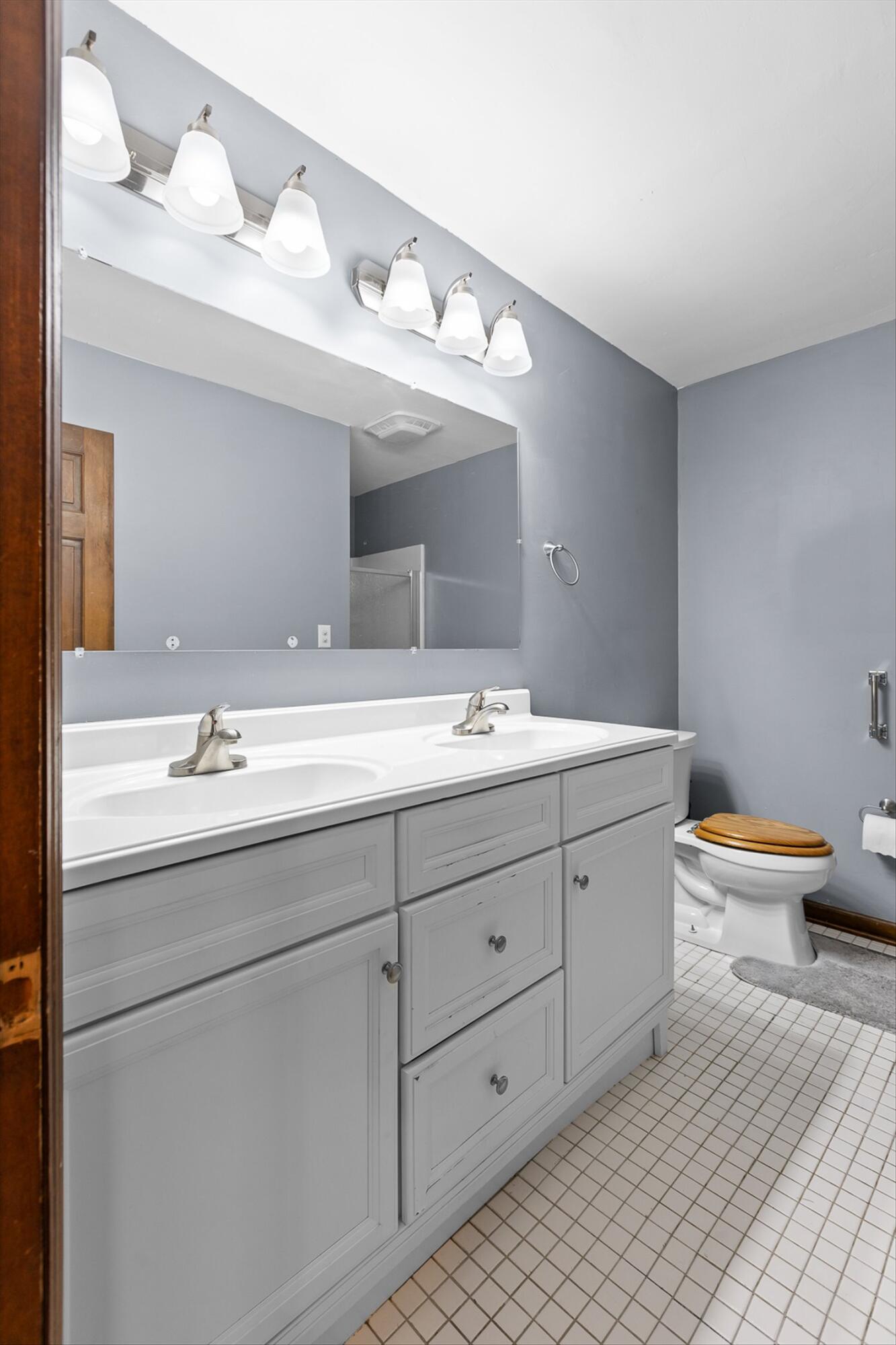 Chattanooga, Tennessee 37412, United States, 7 Bedrooms Bedrooms, ,4 BathroomsBathrooms,Residential,Active,204537