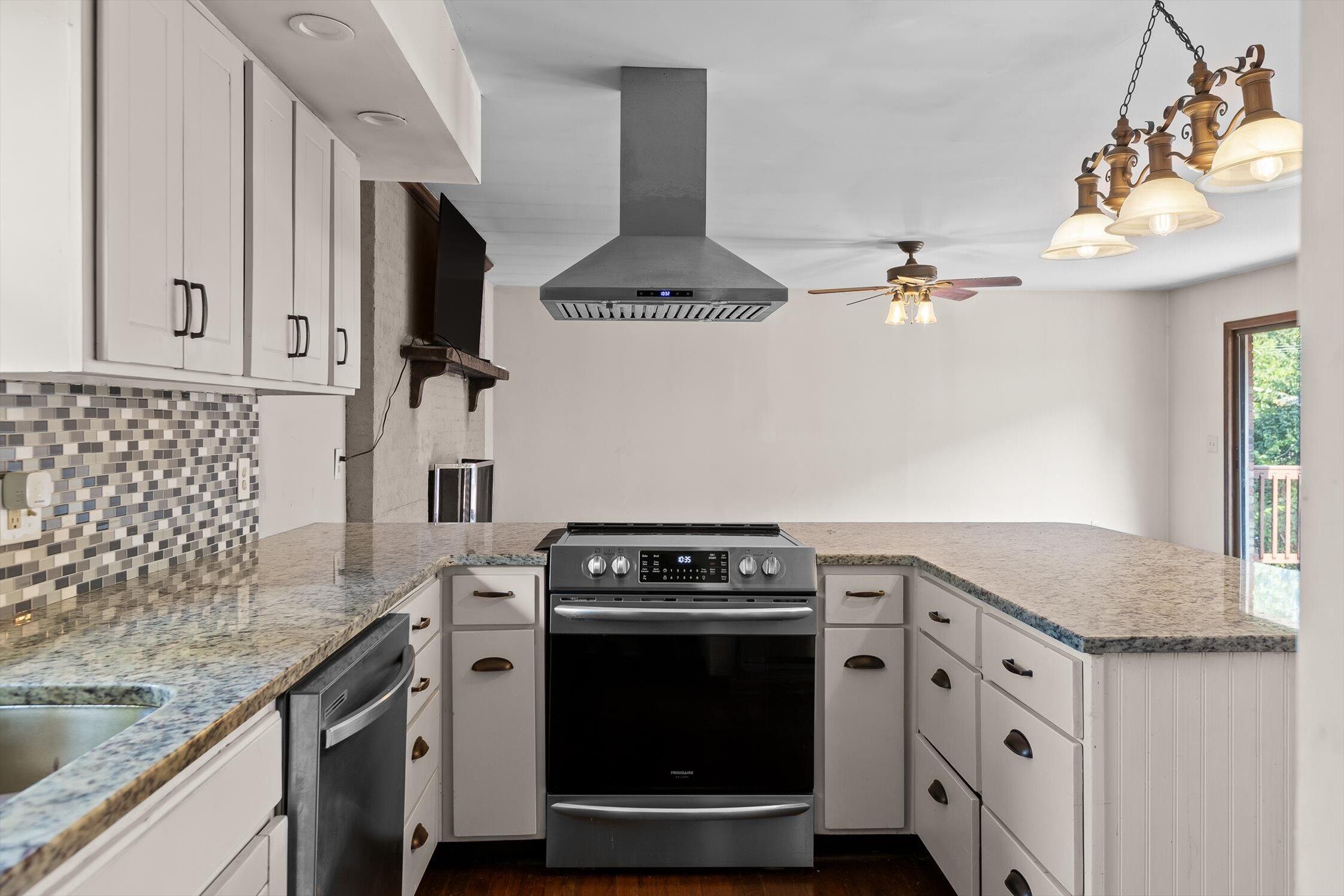 Chattanooga, Tennessee 37412, United States, 7 Bedrooms Bedrooms, ,4 BathroomsBathrooms,Residential,Active,204537