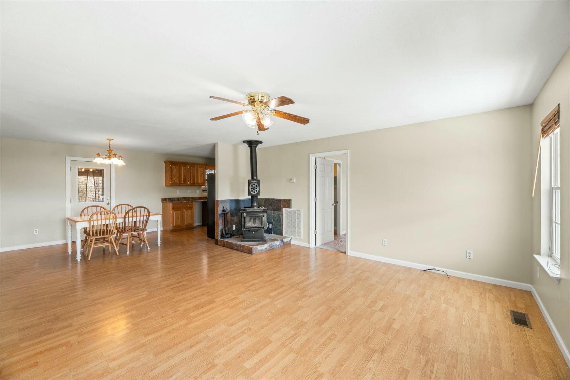 307 Circle R Drive, Benton, Tennessee image 4