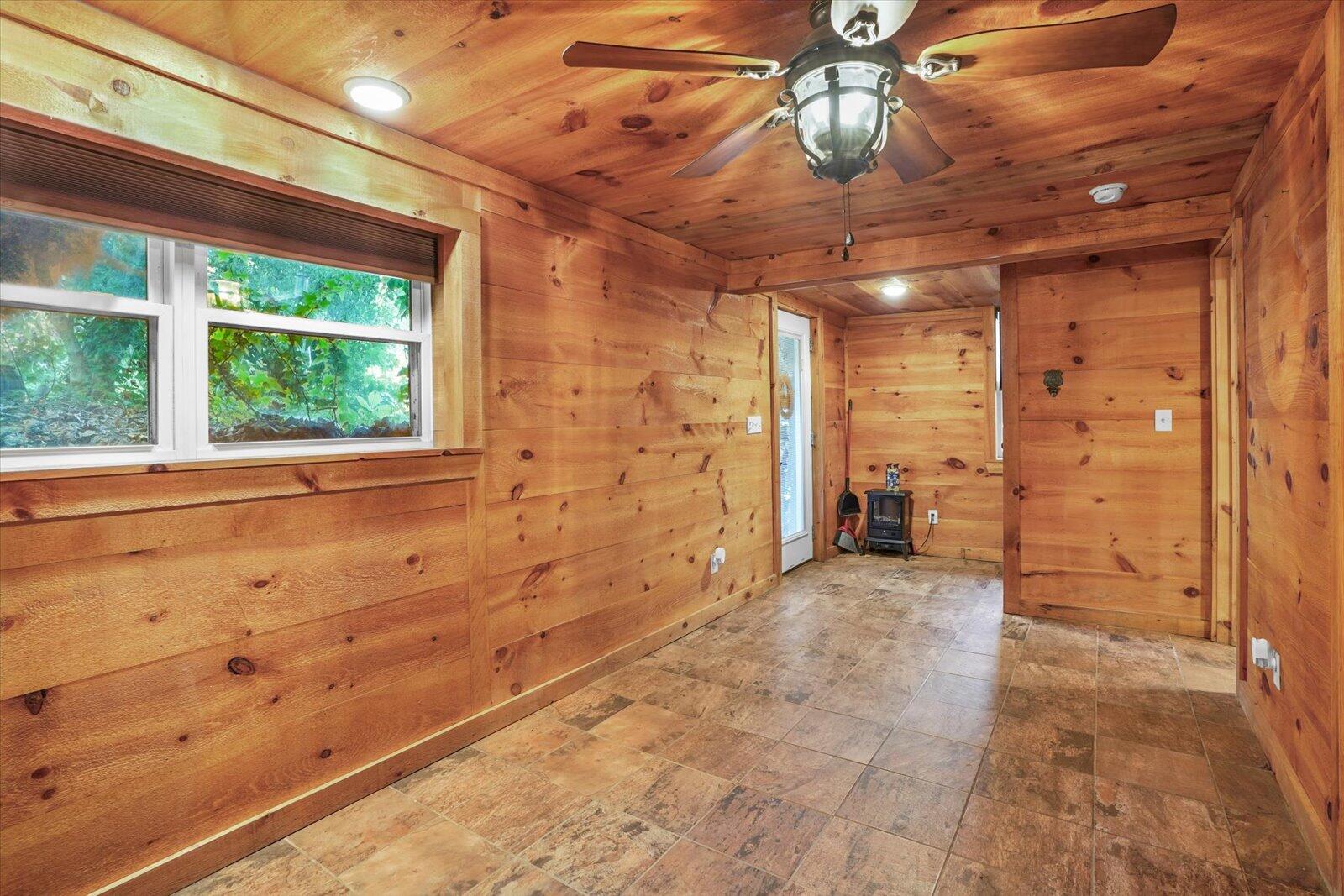 Chattanooga, Tennessee 37412, United States, 5 Bedrooms Bedrooms, ,4 BathroomsBathrooms,Residential,Contingent,50128