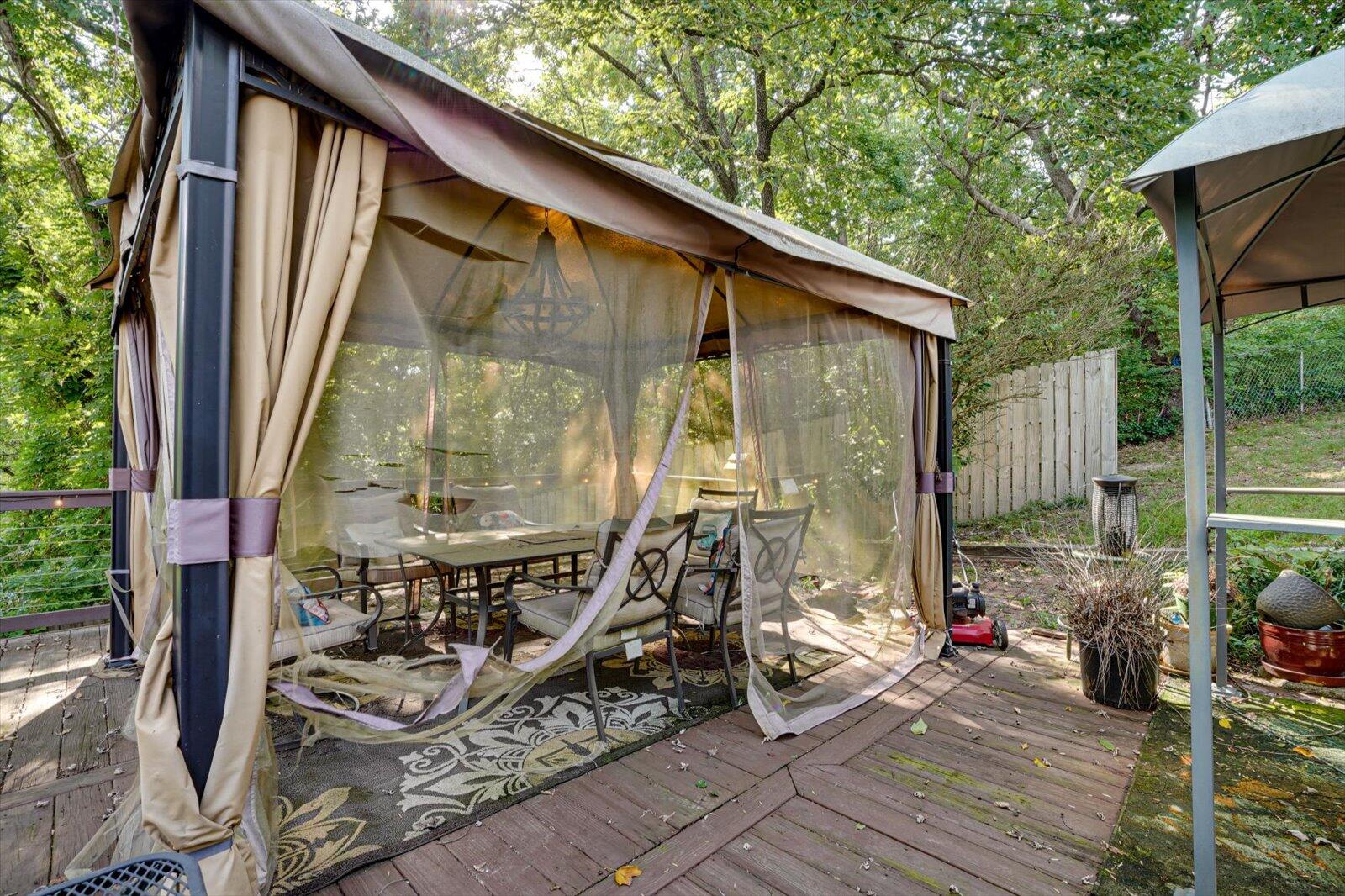 Chattanooga, Tennessee 37412, United States, 5 Bedrooms Bedrooms, ,4 BathroomsBathrooms,Residential,Contingent,50128