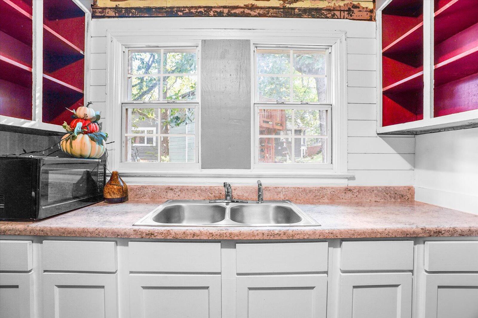 Chattanooga, Tennessee 37412, United States, 5 Bedrooms Bedrooms, ,4 BathroomsBathrooms,Residential,Contingent,50128