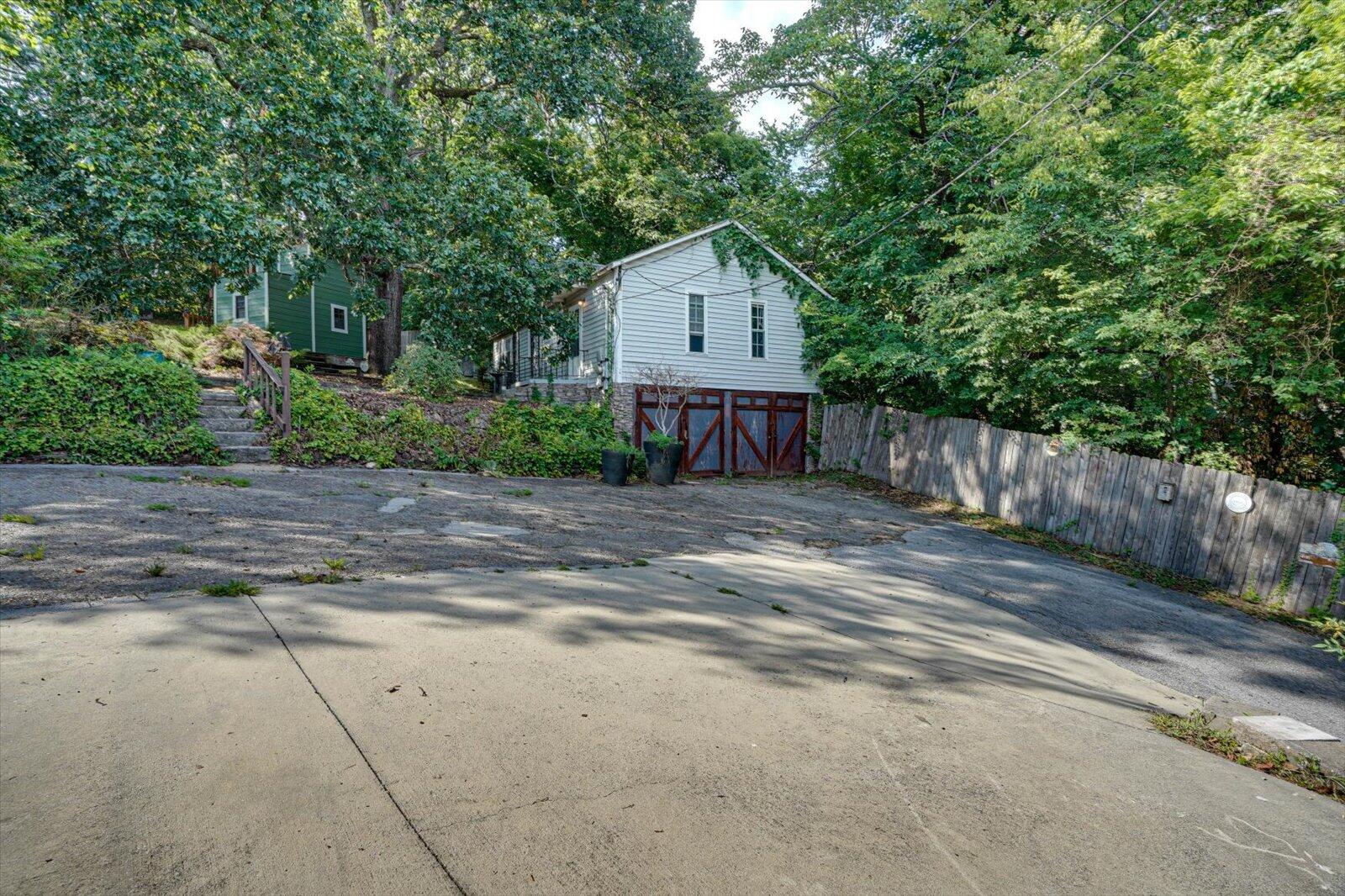 Chattanooga, Tennessee 37412, United States, 5 Bedrooms Bedrooms, ,4 BathroomsBathrooms,Residential,Contingent,50128