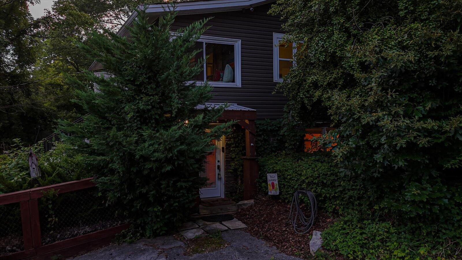 Chattanooga, Tennessee 37412, United States, 5 Bedrooms Bedrooms, ,4 BathroomsBathrooms,Residential,Contingent,50128