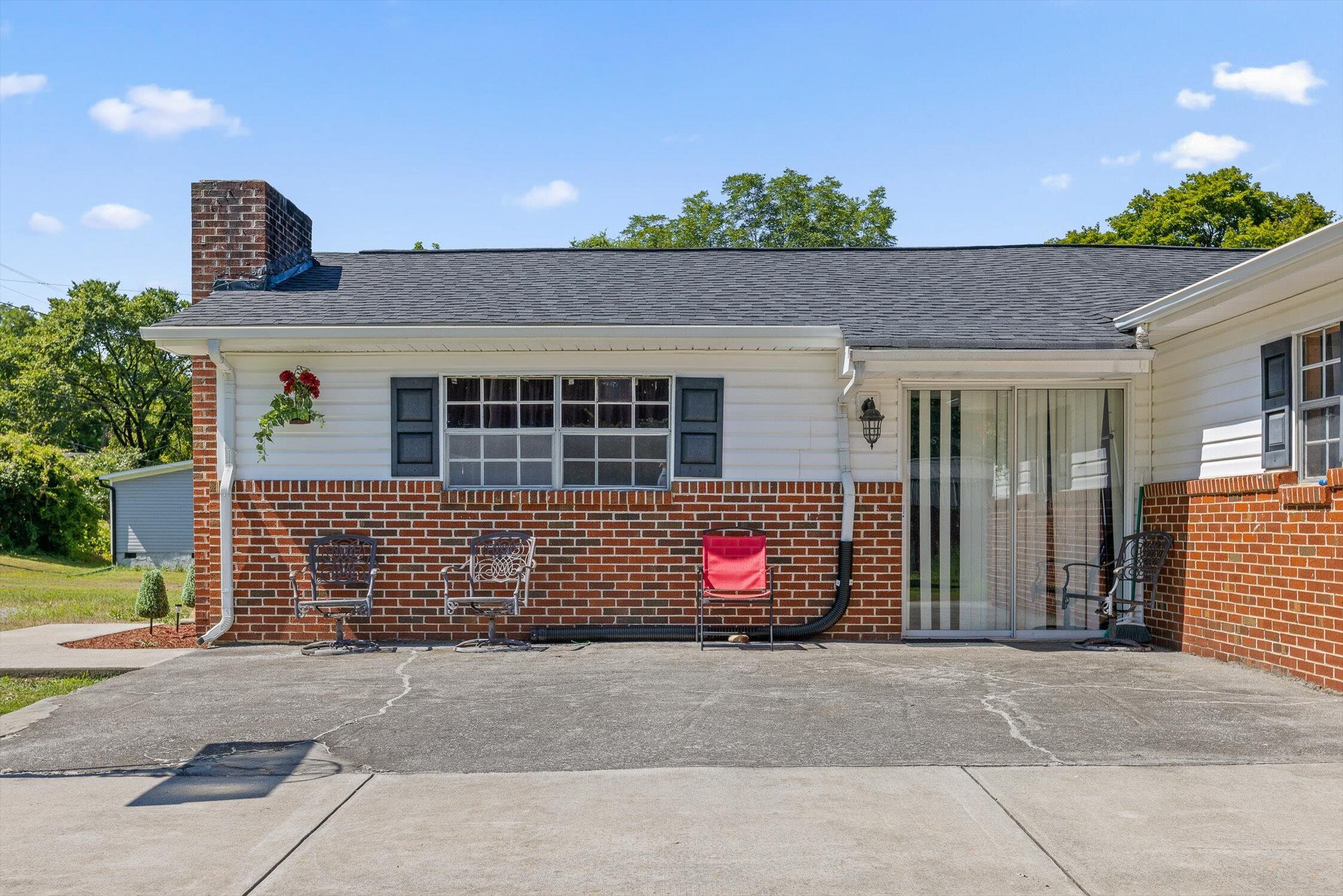 Charleston, Tennessee 37310, United States, 3 Bedrooms Bedrooms, ,1 BathroomBathrooms,Residential,Pending,171522