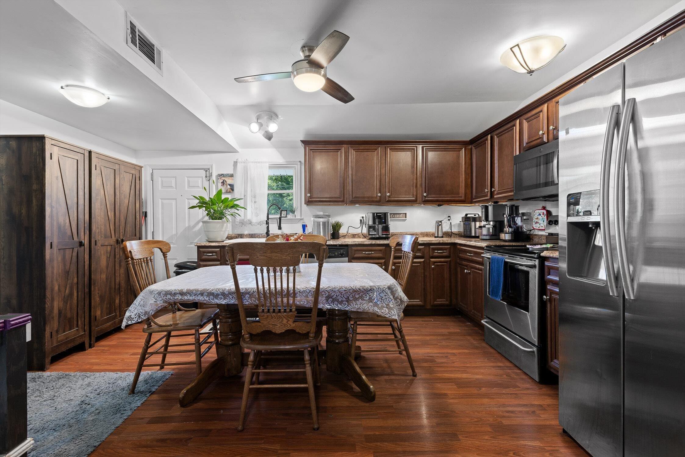 Charleston, Tennessee 37310, United States, 3 Bedrooms Bedrooms, ,1 BathroomBathrooms,Residential,Pending,171522