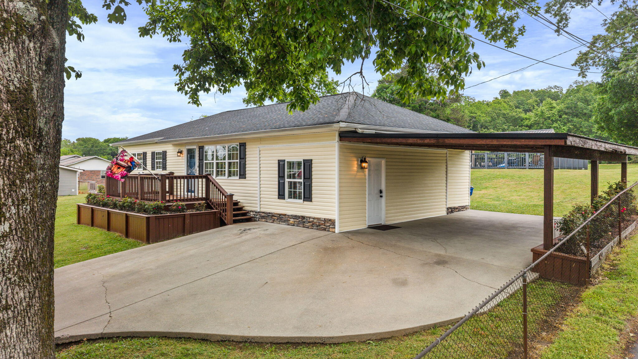 2213 Northeast SE