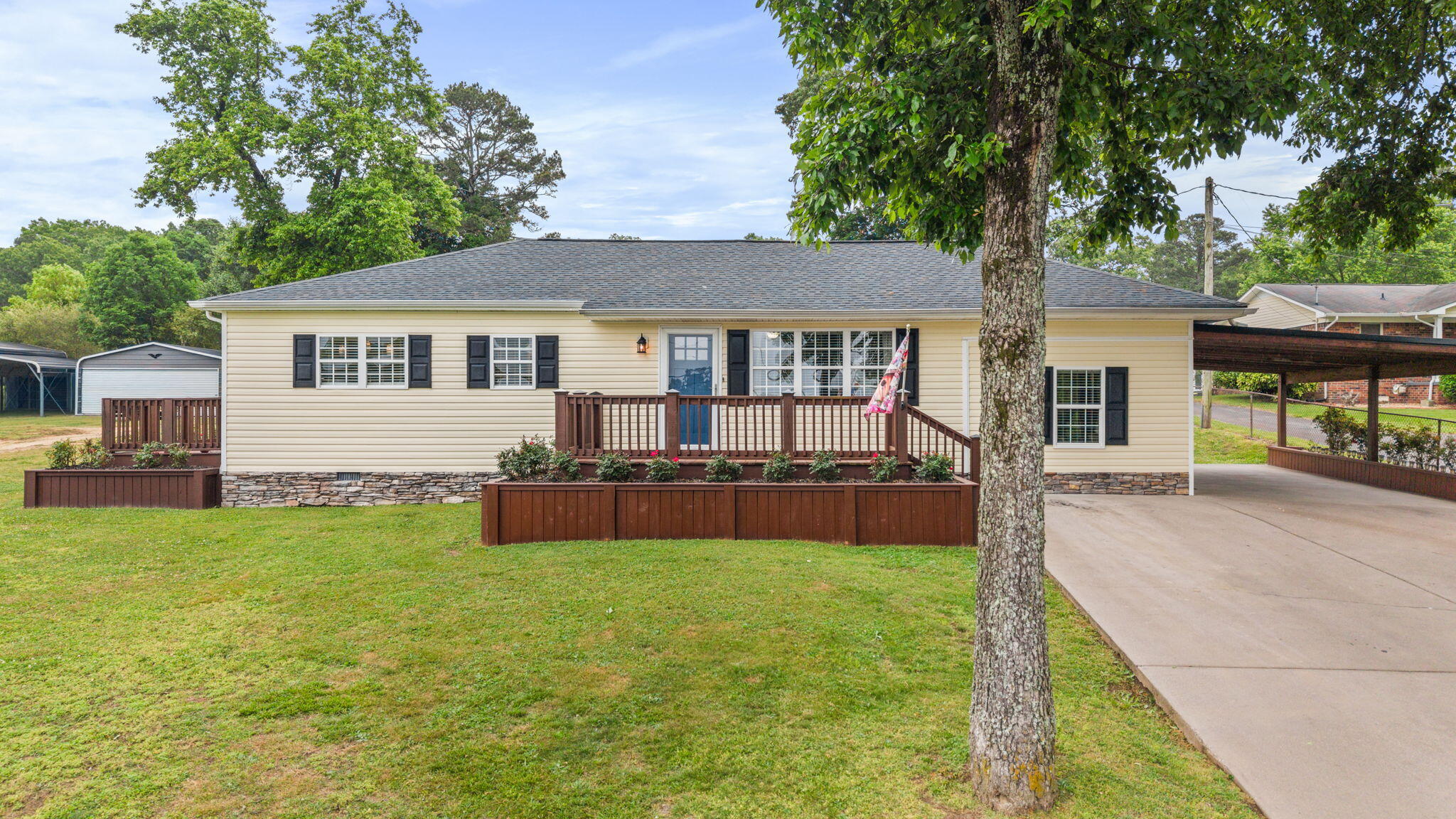 2213 Northeast SE