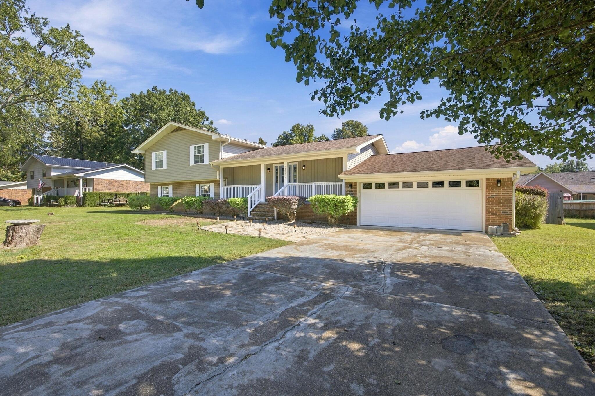8252 Oxford Drive