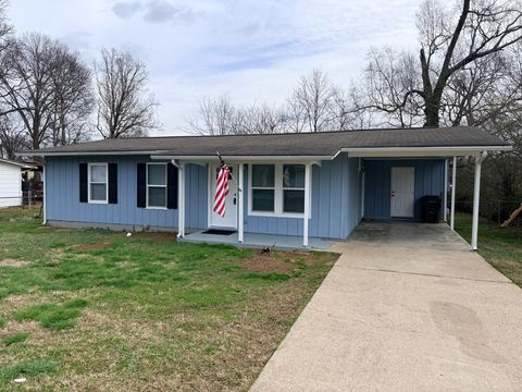Photo of 205 Robert E Lee Street, Fort Oglethorpe, GA 30742 (MLS # 1526620)