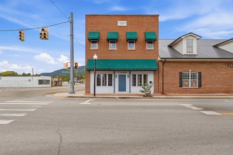 Photo of 33 Courthouse Square, Jasper, TN 37347 (MLS # 1543500)