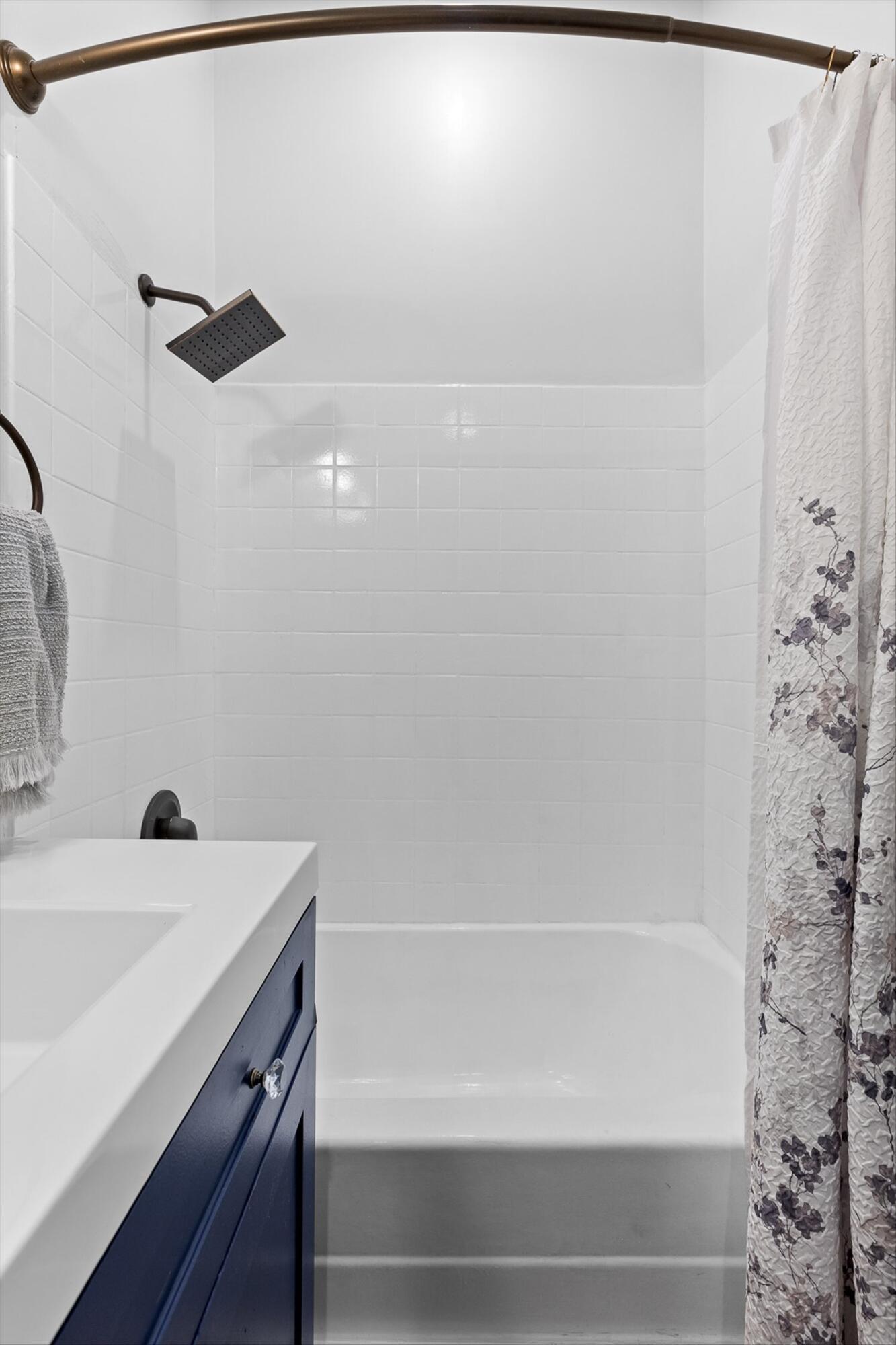 Chattanooga, Tennessee 37405, United States, 3 Bedrooms Bedrooms, ,2 BathroomsBathrooms,Residential,Active,216673