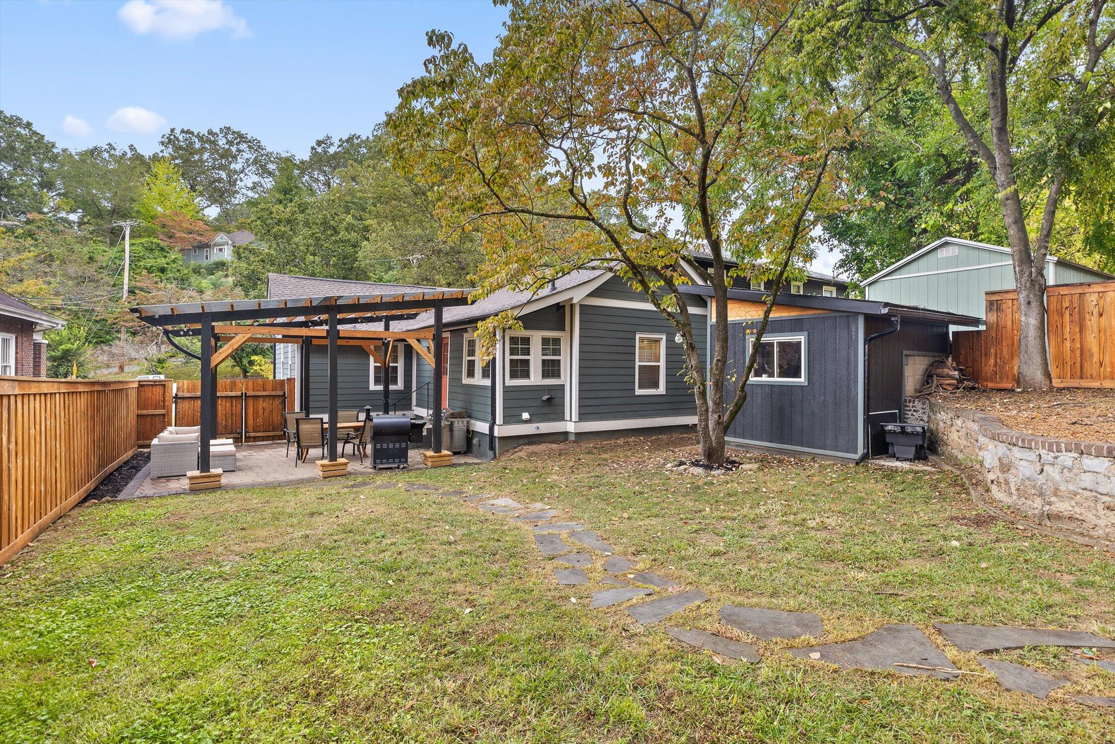 Chattanooga, Tennessee 37405, United States, 3 Bedrooms Bedrooms, ,2 BathroomsBathrooms,Residential,Active,216673