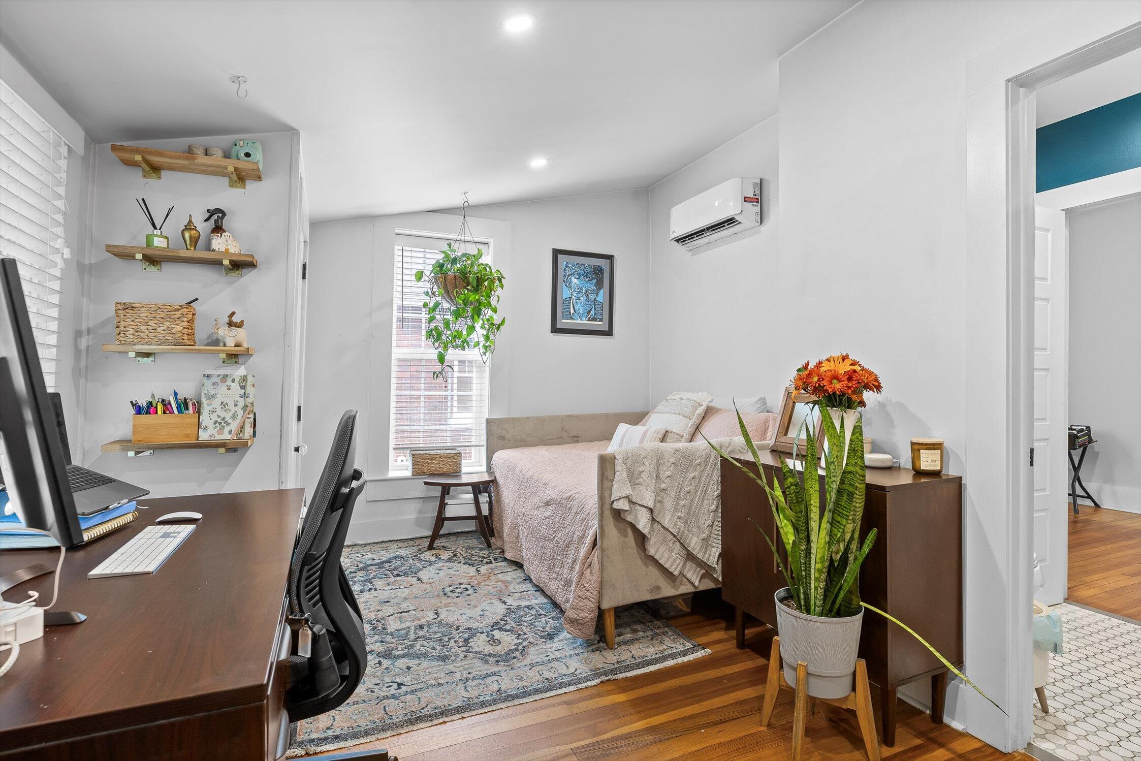 Chattanooga, Tennessee 37405, United States, 3 Bedrooms Bedrooms, ,2 BathroomsBathrooms,Residential,Active,216673