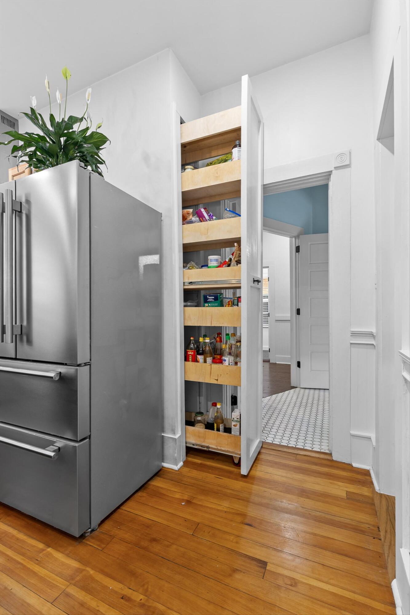 Chattanooga, Tennessee 37405, United States, 3 Bedrooms Bedrooms, ,2 BathroomsBathrooms,Residential,Active,216673