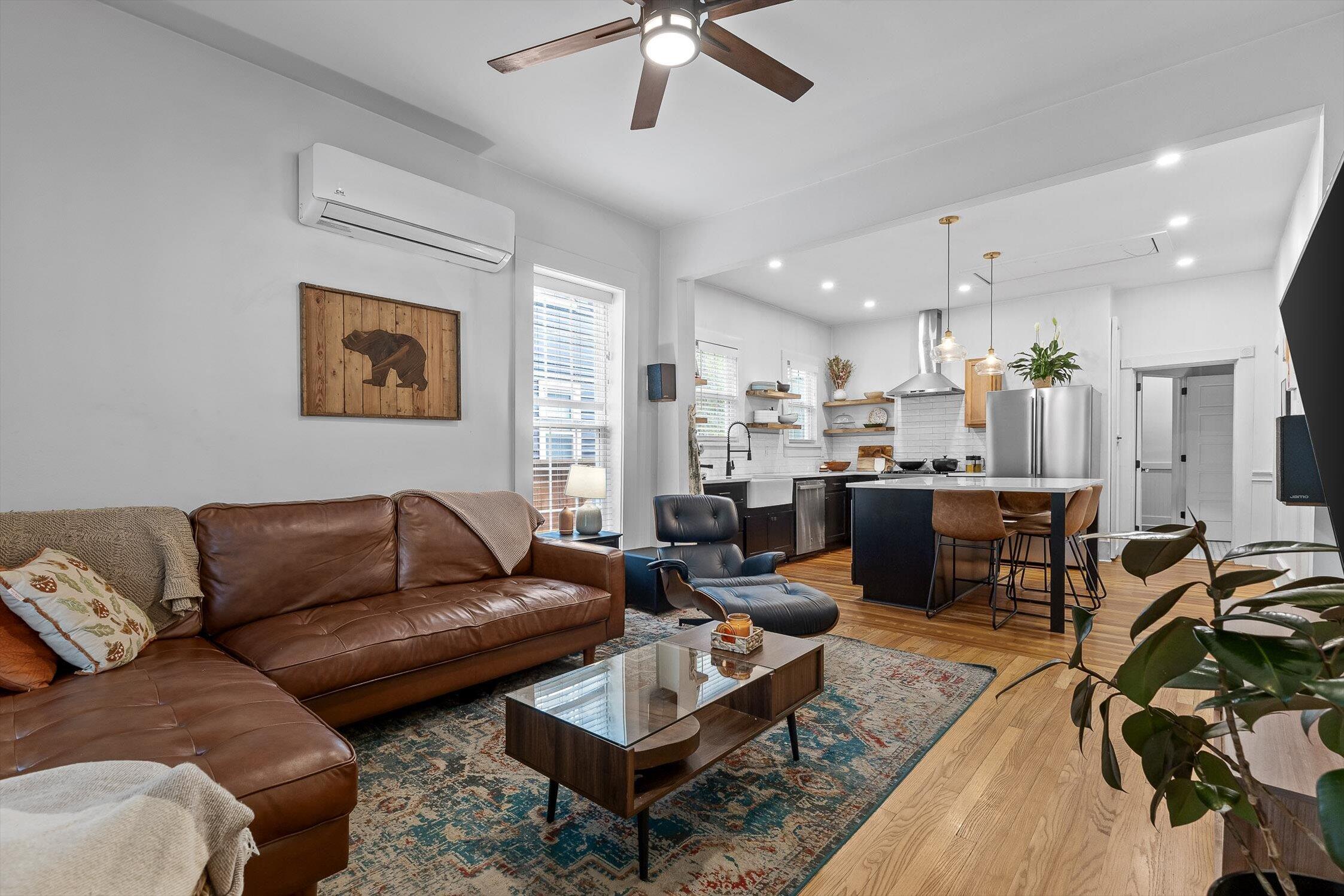 Chattanooga, Tennessee 37405, United States, 3 Bedrooms Bedrooms, ,2 BathroomsBathrooms,Residential,Active,216673