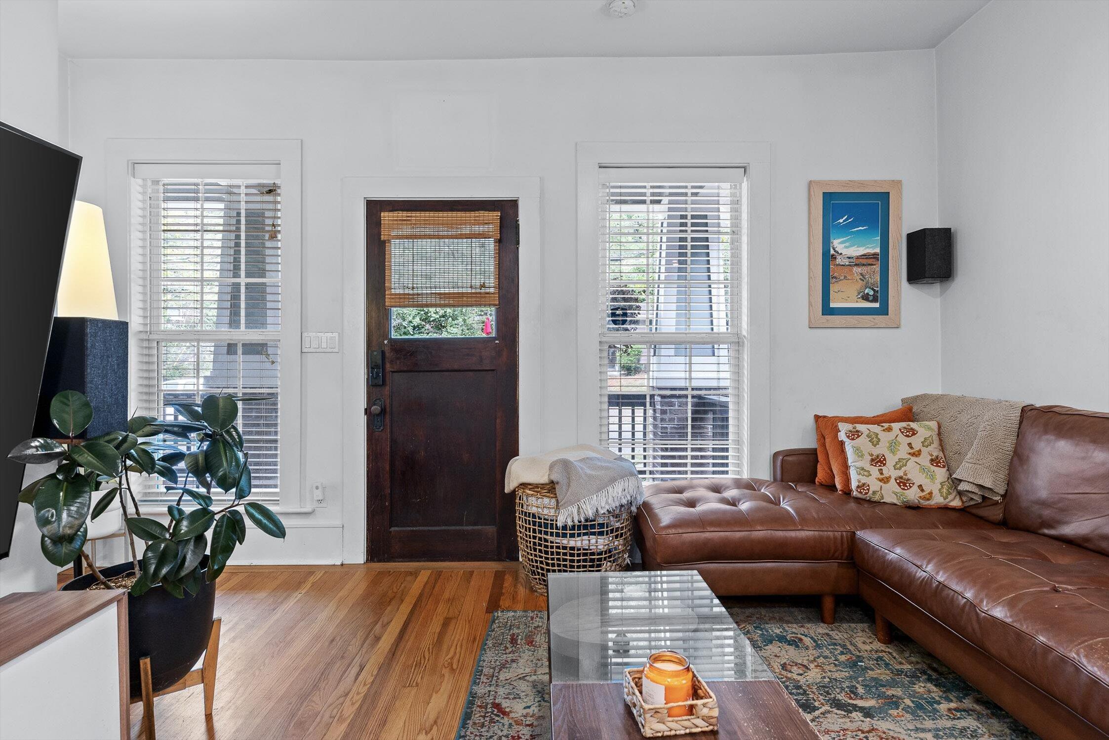 Chattanooga, Tennessee 37405, United States, 3 Bedrooms Bedrooms, ,2 BathroomsBathrooms,Residential,Active,216673