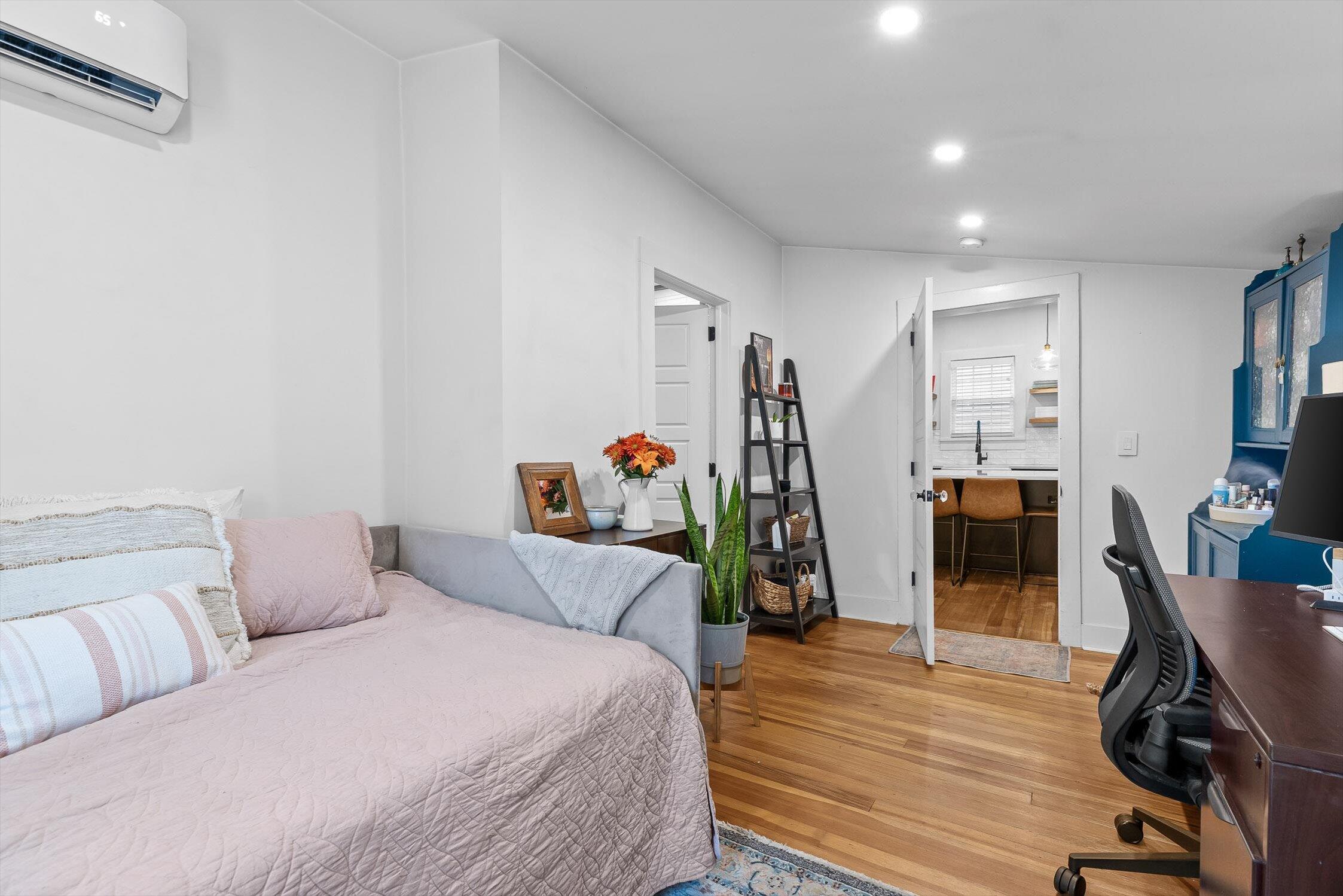 Chattanooga, Tennessee 37405, United States, 3 Bedrooms Bedrooms, ,2 BathroomsBathrooms,Residential,Active,216673