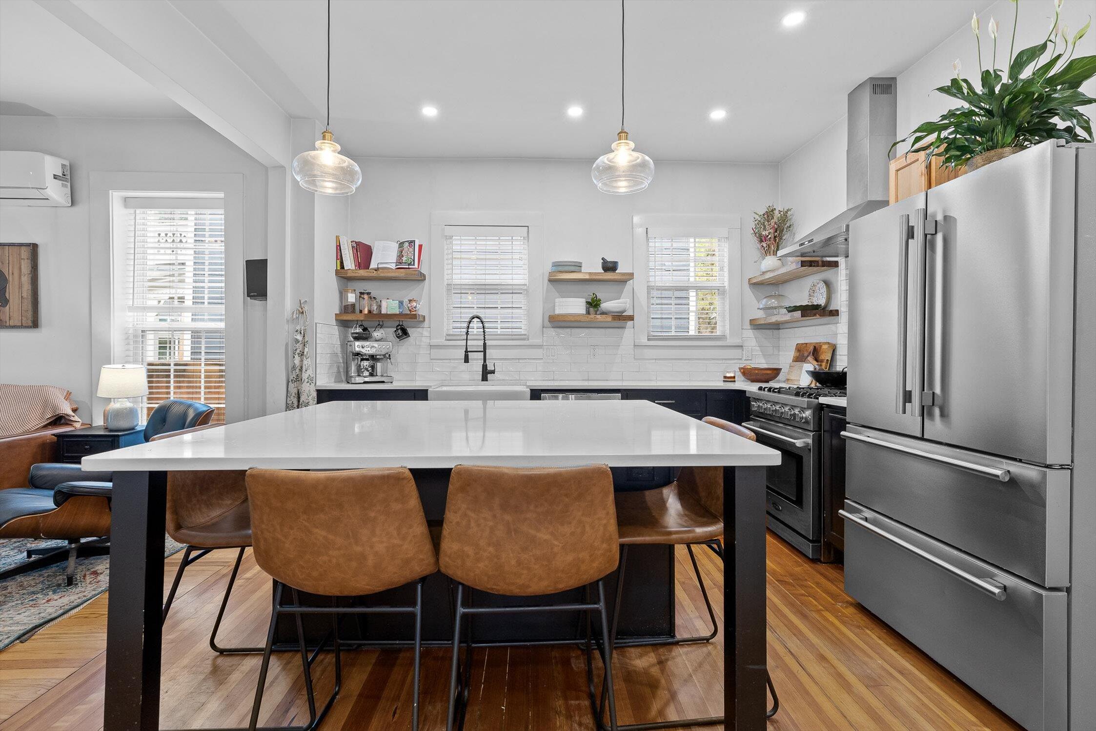 Chattanooga, Tennessee 37405, United States, 3 Bedrooms Bedrooms, ,2 BathroomsBathrooms,Residential,Active,216673