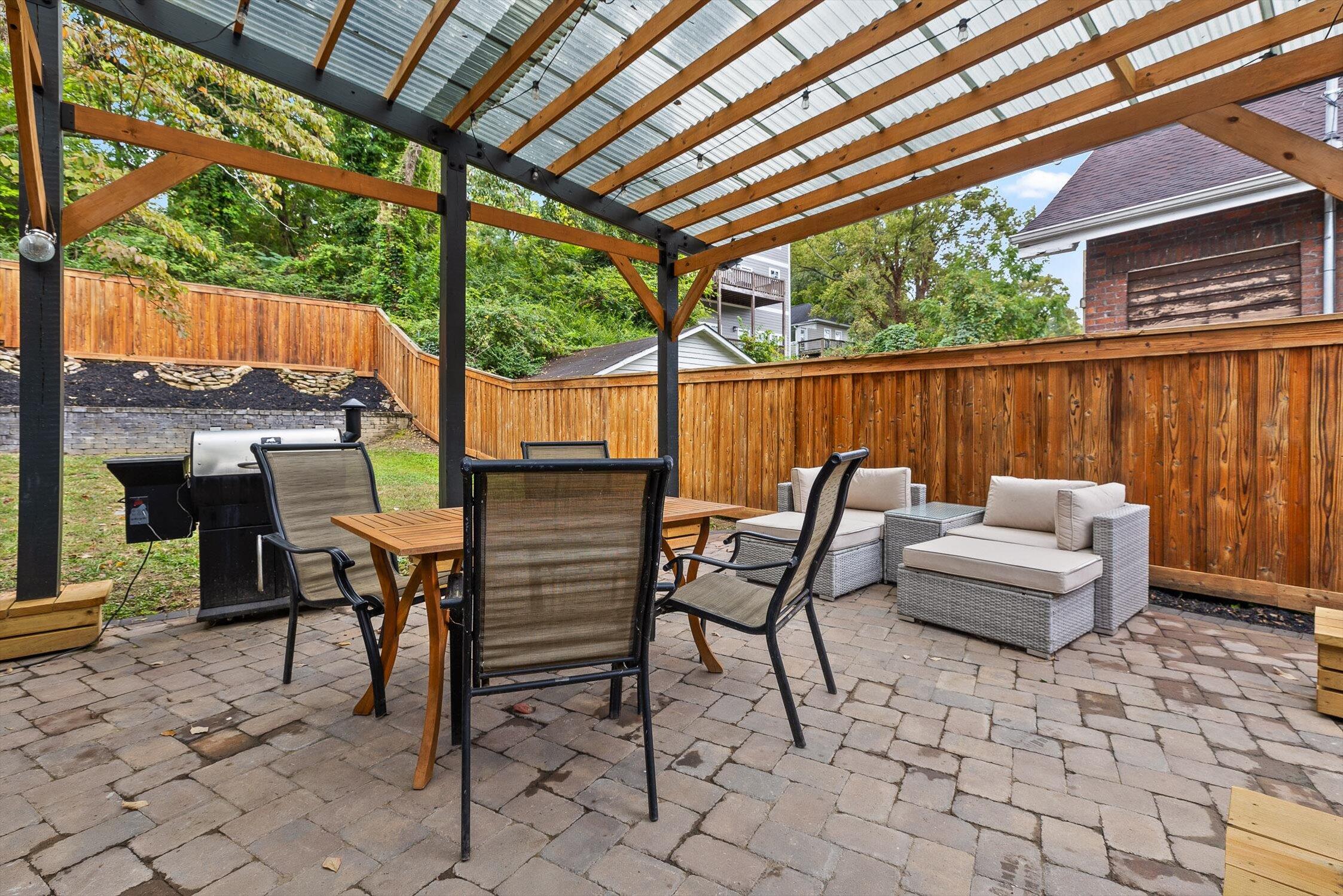 Chattanooga, Tennessee 37405, United States, 3 Bedrooms Bedrooms, ,2 BathroomsBathrooms,Residential,Active,216673