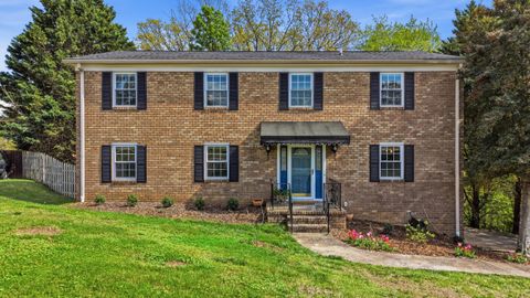 Photo of 1804 Glen Oaks Terrace, Chattanooga, TN 37412 (MLS # 1531785)