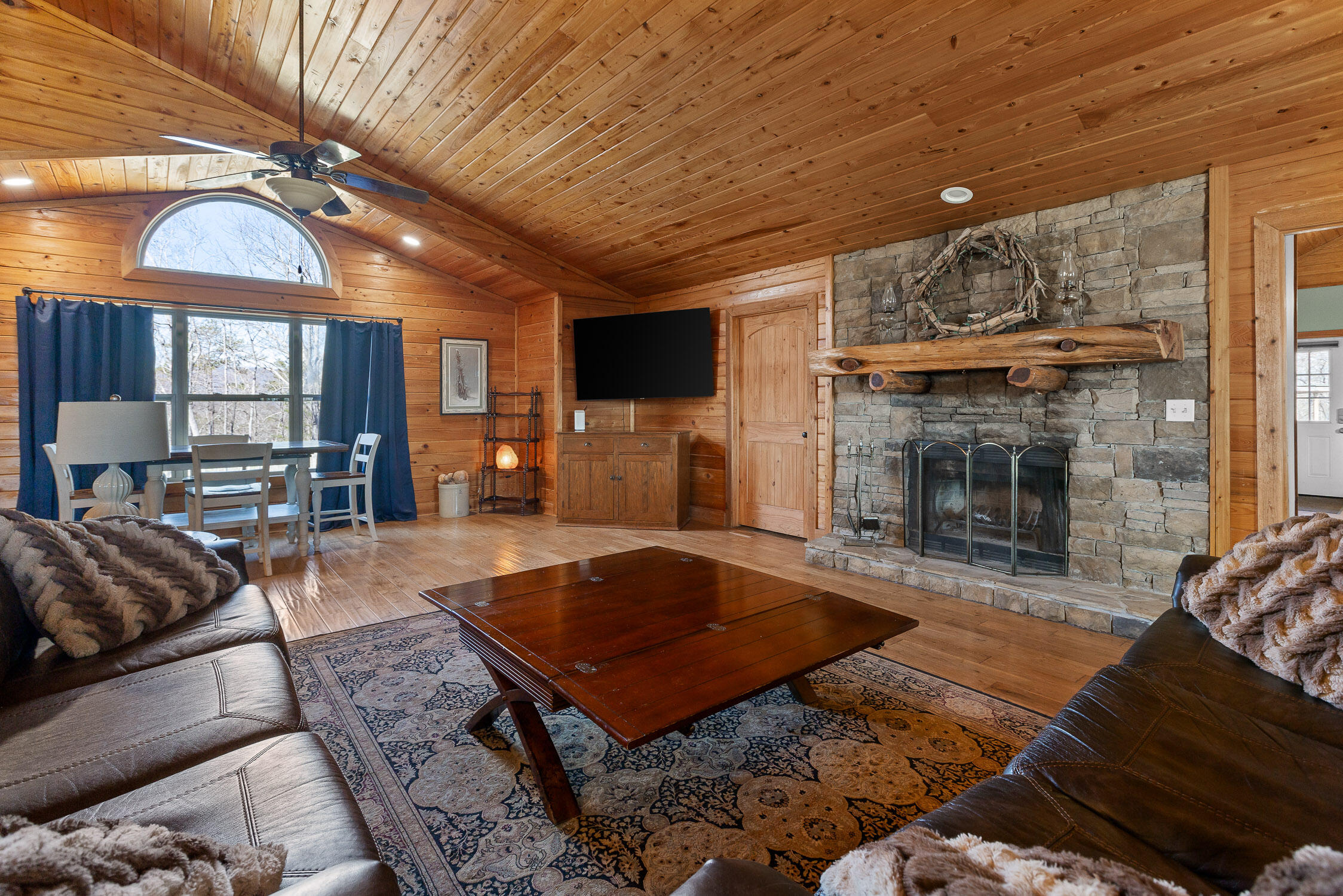 Chickamauga, Georgia 30707, United States, 4 Bedrooms Bedrooms, ,3 BathroomsBathrooms,Residential,Active,220824