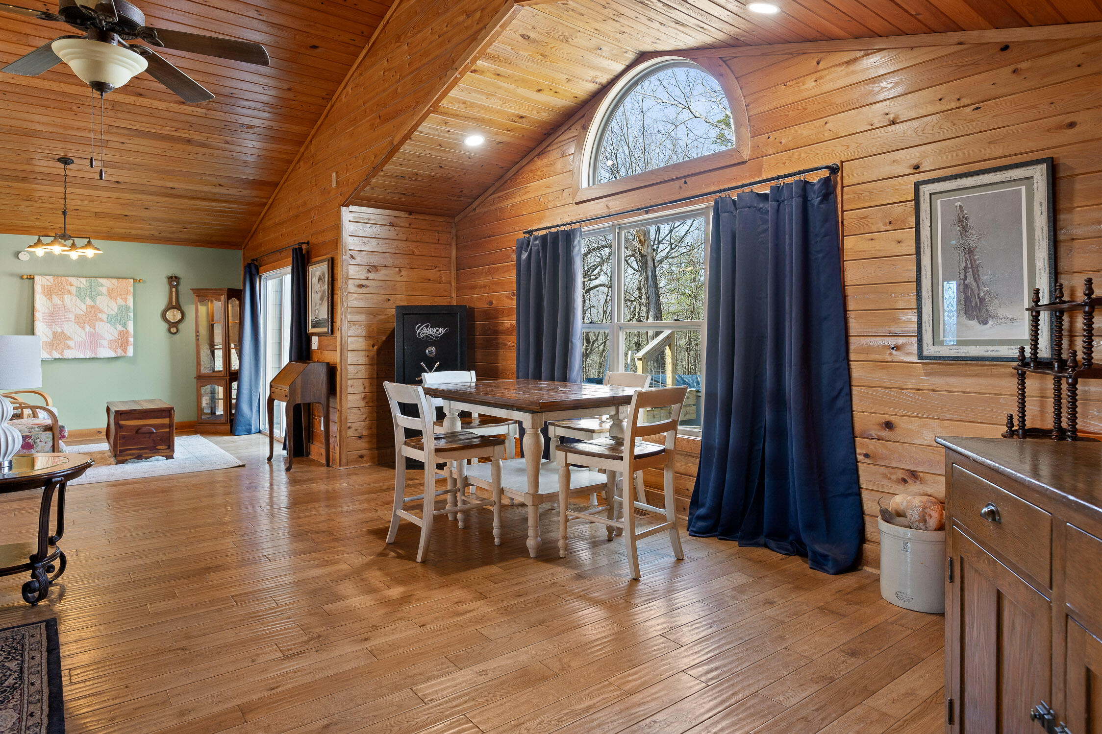 Chickamauga, Georgia 30707, United States, 4 Bedrooms Bedrooms, ,3 BathroomsBathrooms,Residential,Active,220824