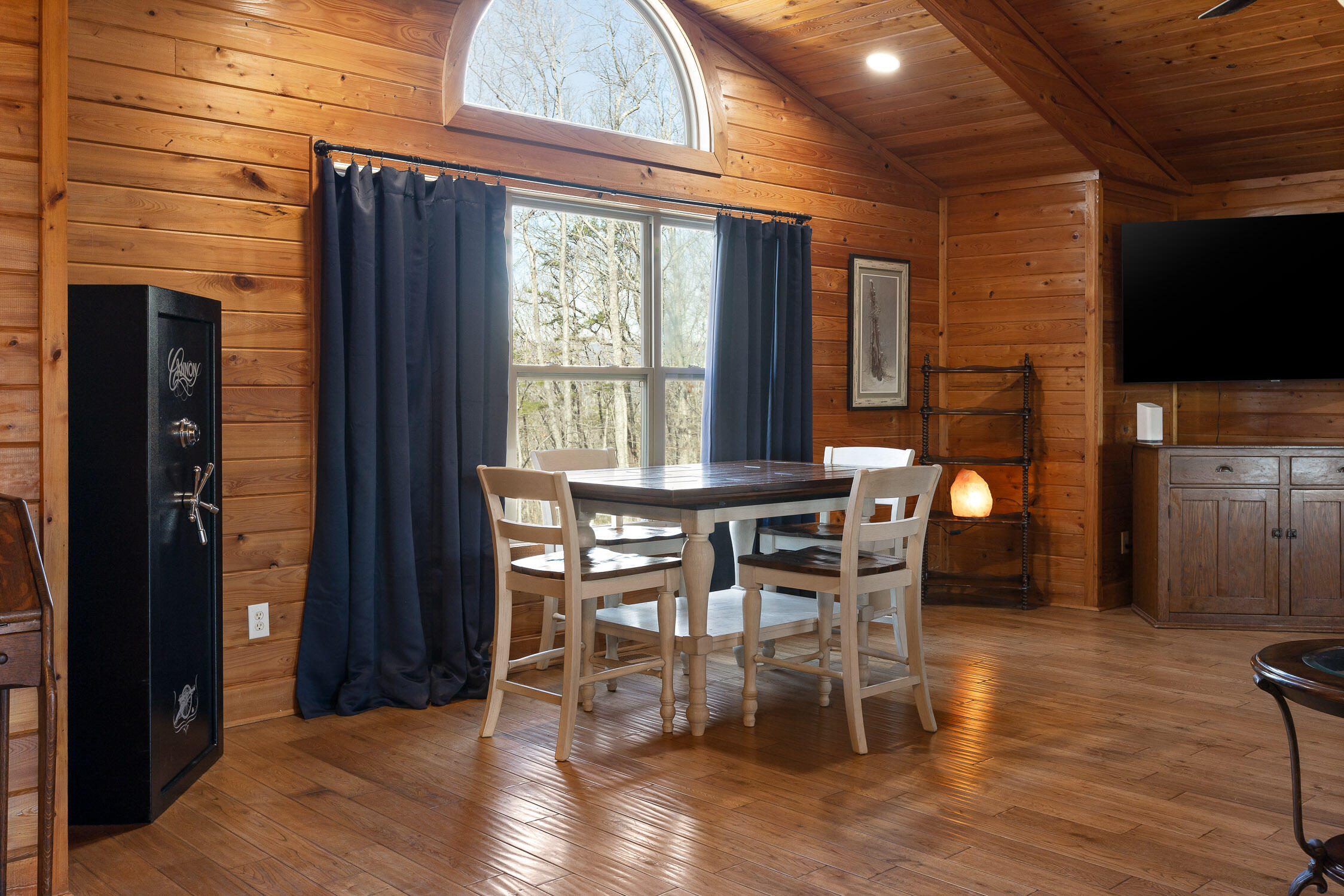 Chickamauga, Georgia 30707, United States, 4 Bedrooms Bedrooms, ,3 BathroomsBathrooms,Residential,Active,220824