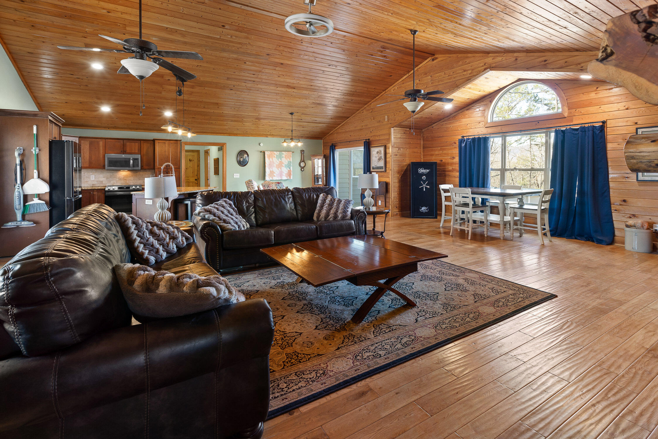 Chickamauga, Georgia 30707, United States, 4 Bedrooms Bedrooms, ,3 BathroomsBathrooms,Residential,Active,220824