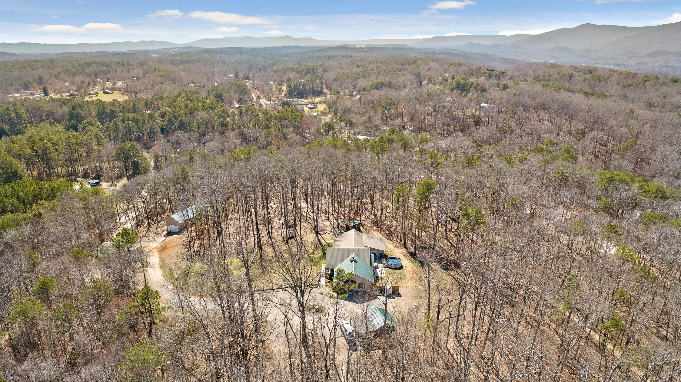 Chickamauga, Georgia 30707, United States, 4 Bedrooms Bedrooms, ,3 BathroomsBathrooms,Residential,Active,220824