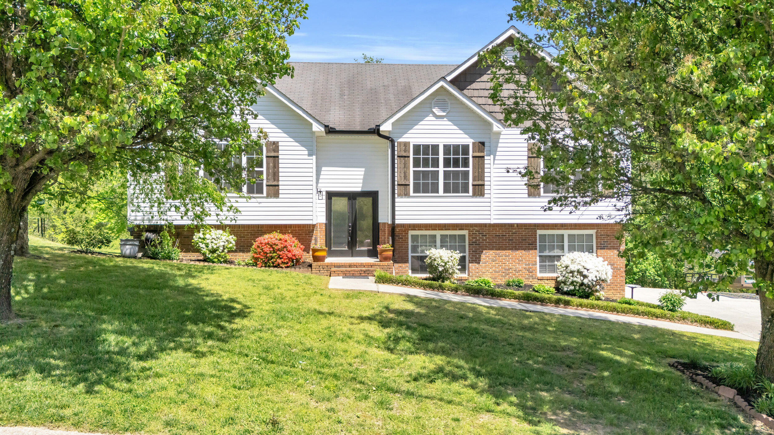 2212 N Fork Drive, Soddy Daisy, Tennessee image 2
