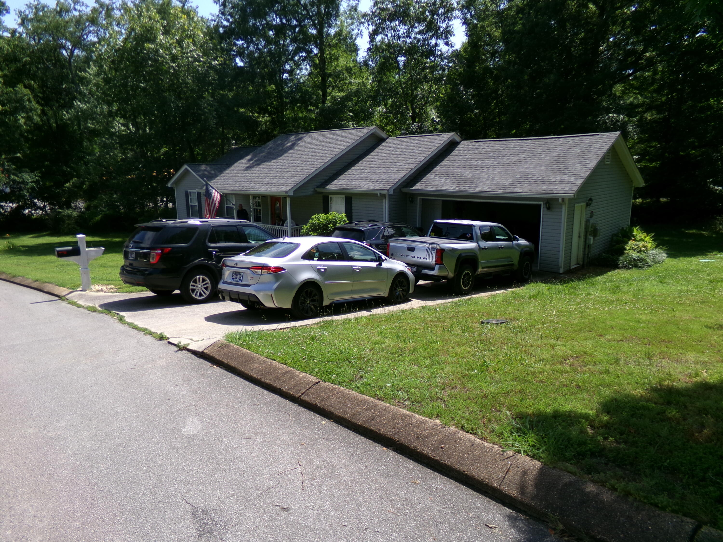 Photo 1 of 28 — 12581 Emerald Creek Circle, Soddy Daisy, TN 37379