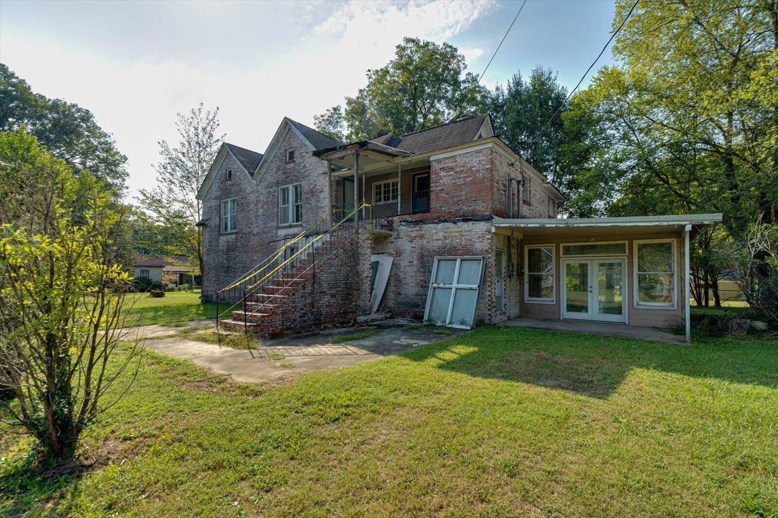 303 W 7th Street W