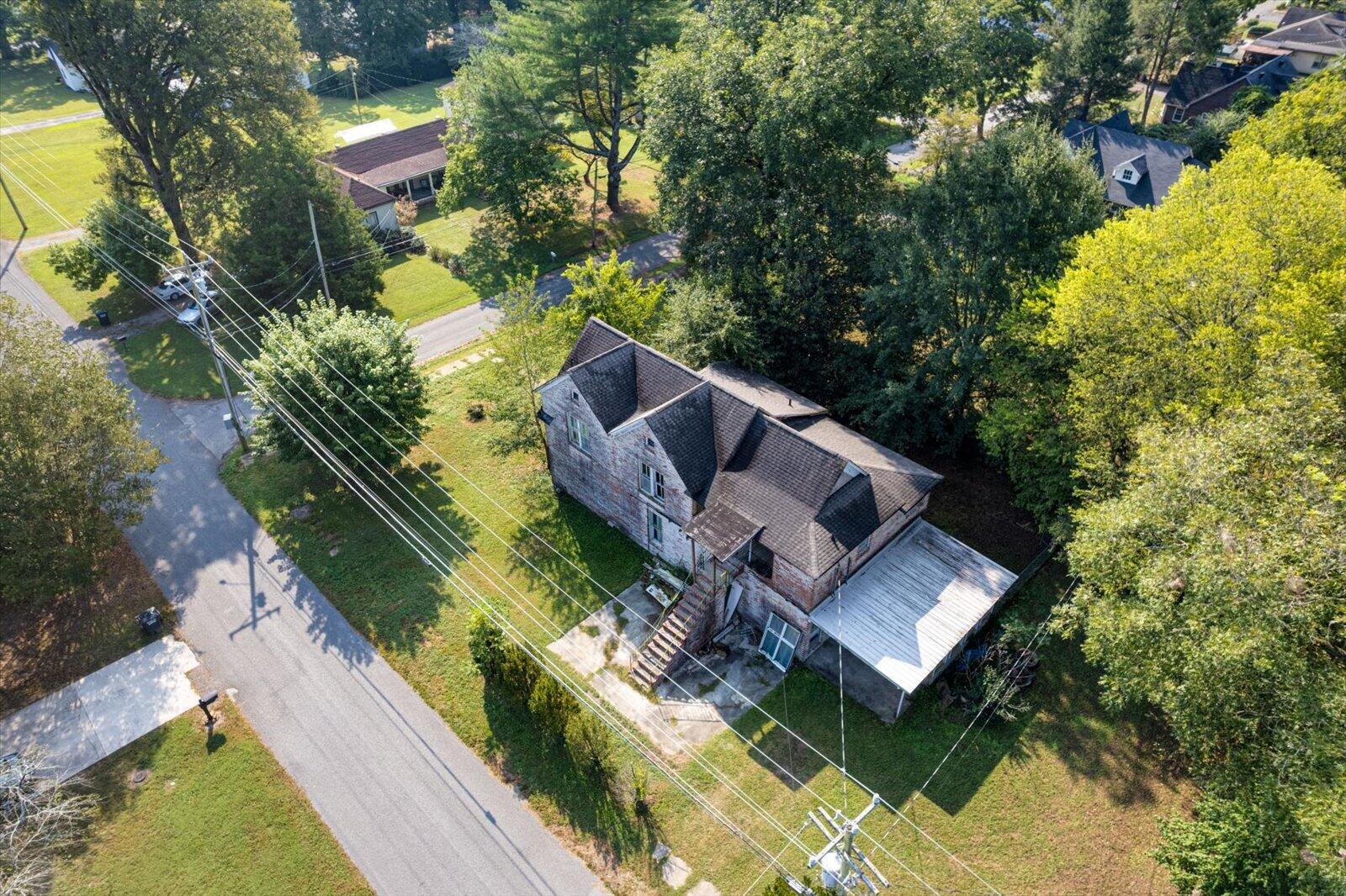 303 W 7th Street W