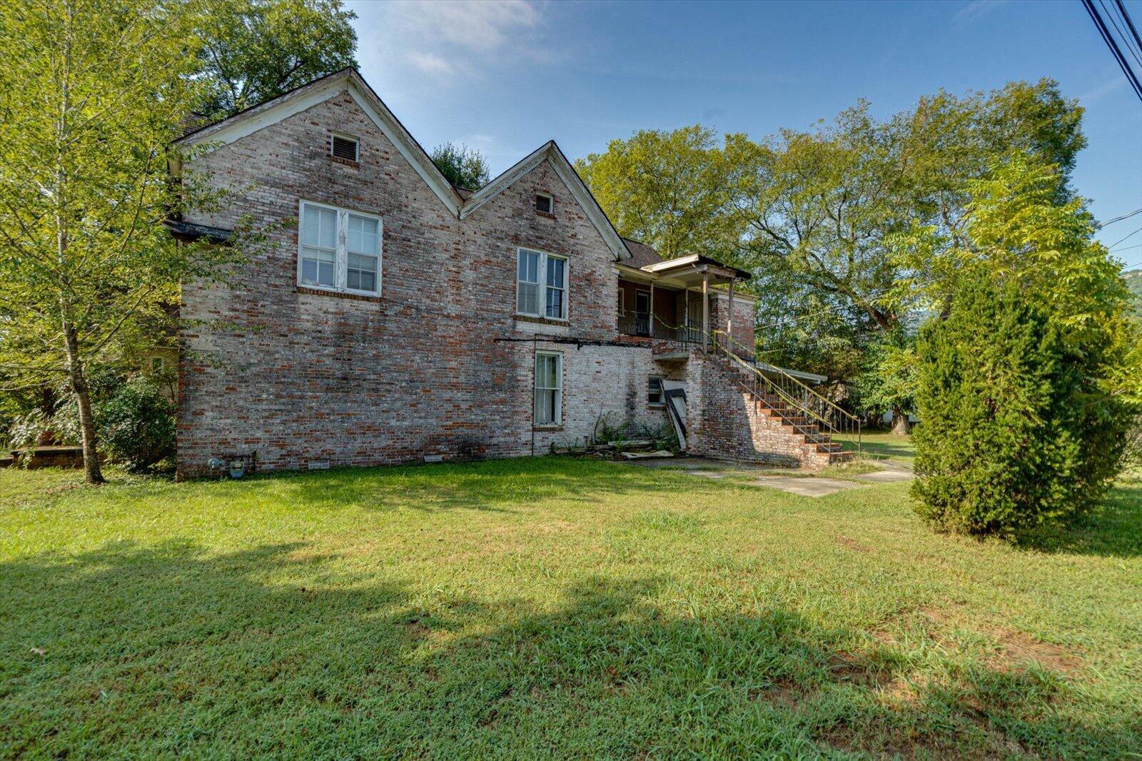 303 W 7th Street W
