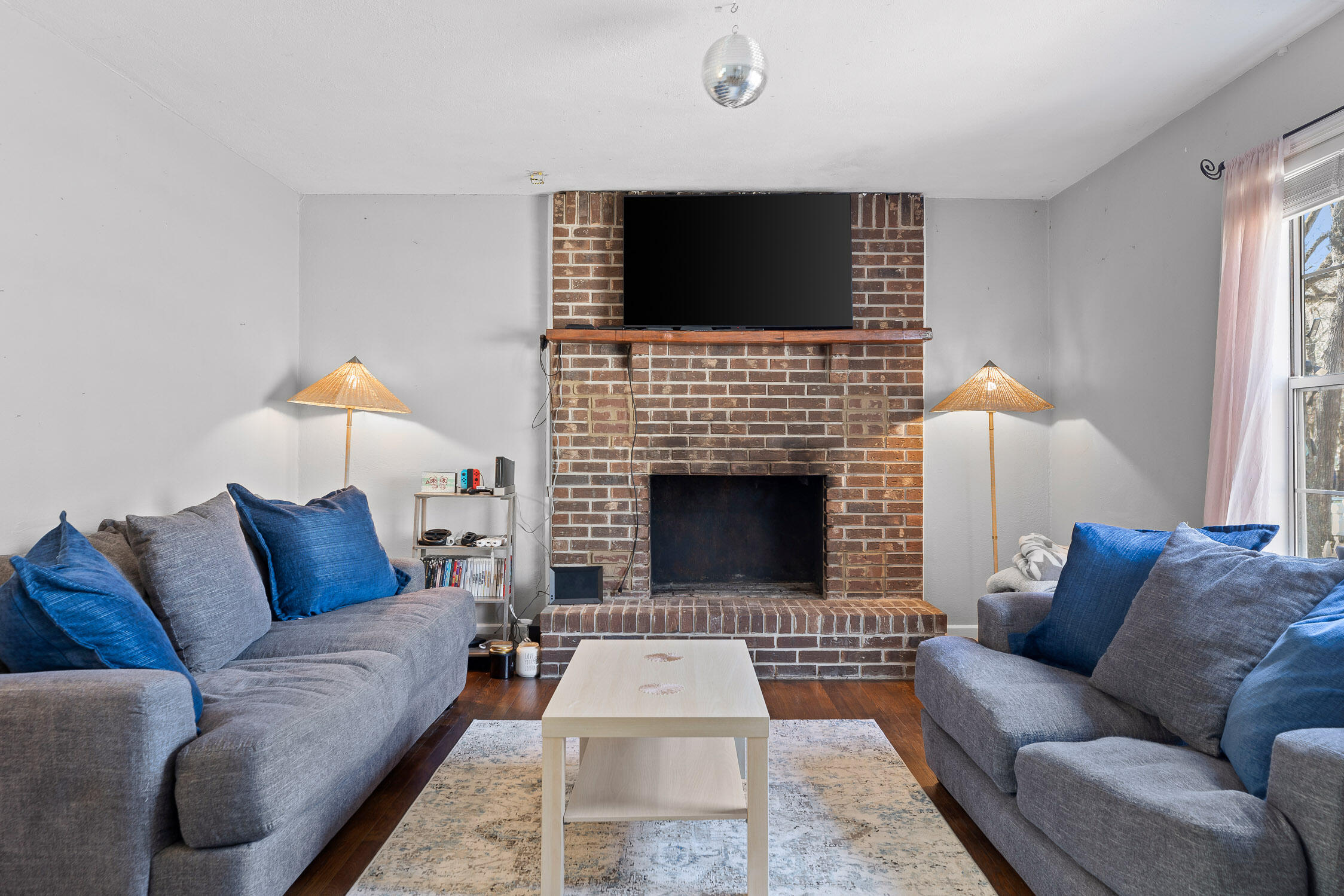 Chattanooga, Tennessee 37415, United States, 4 Bedrooms Bedrooms, ,2 BathroomsBathrooms,Residential,Contingent,82183