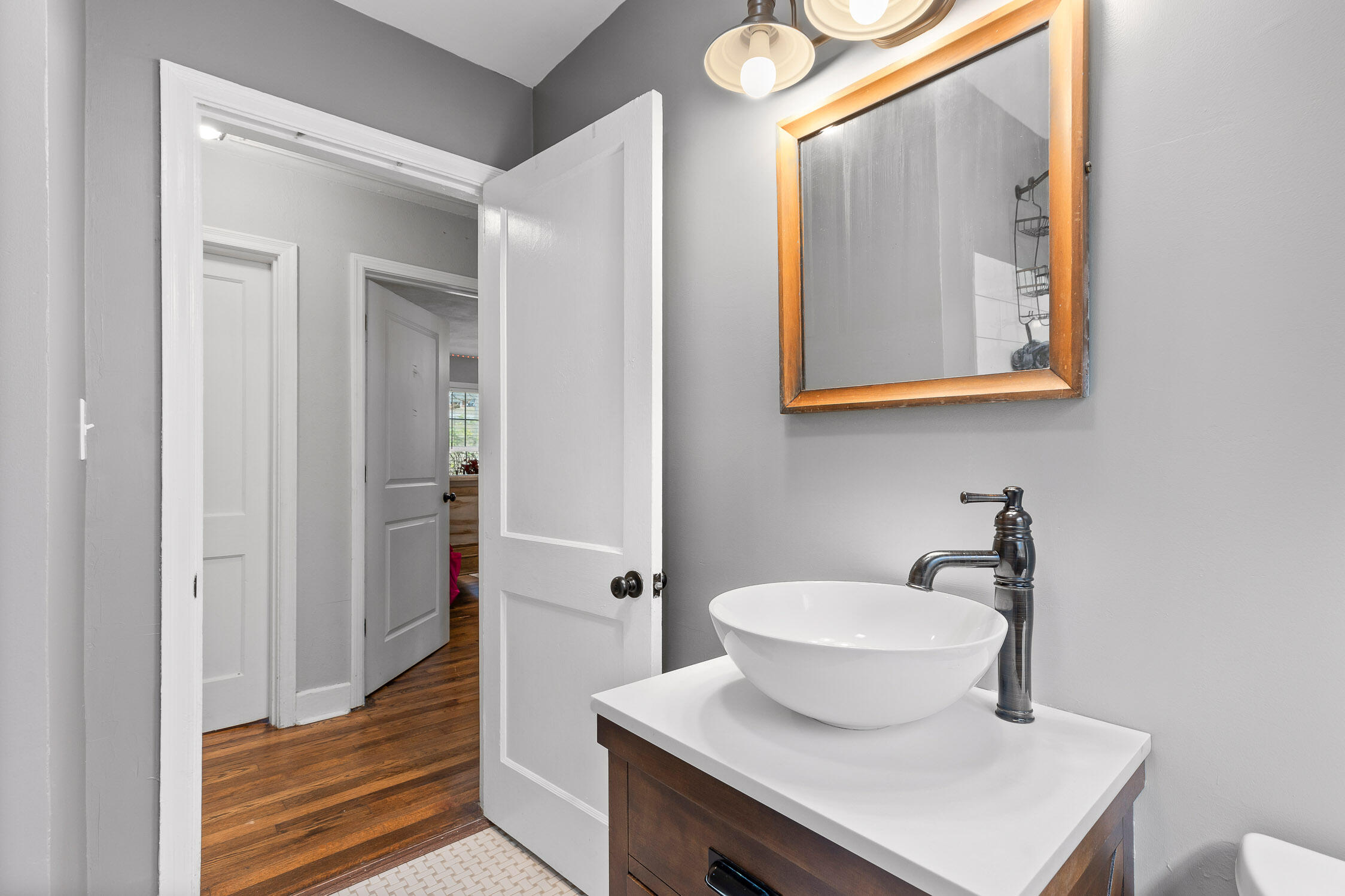 Chattanooga, Tennessee 37415, United States, 4 Bedrooms Bedrooms, ,2 BathroomsBathrooms,Residential,Contingent,82183