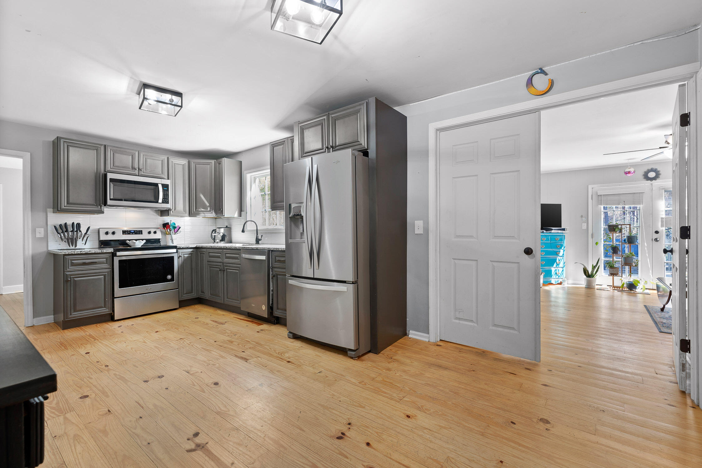 Chattanooga, Tennessee 37415, United States, 4 Bedrooms Bedrooms, ,2 BathroomsBathrooms,Residential,Contingent,82183