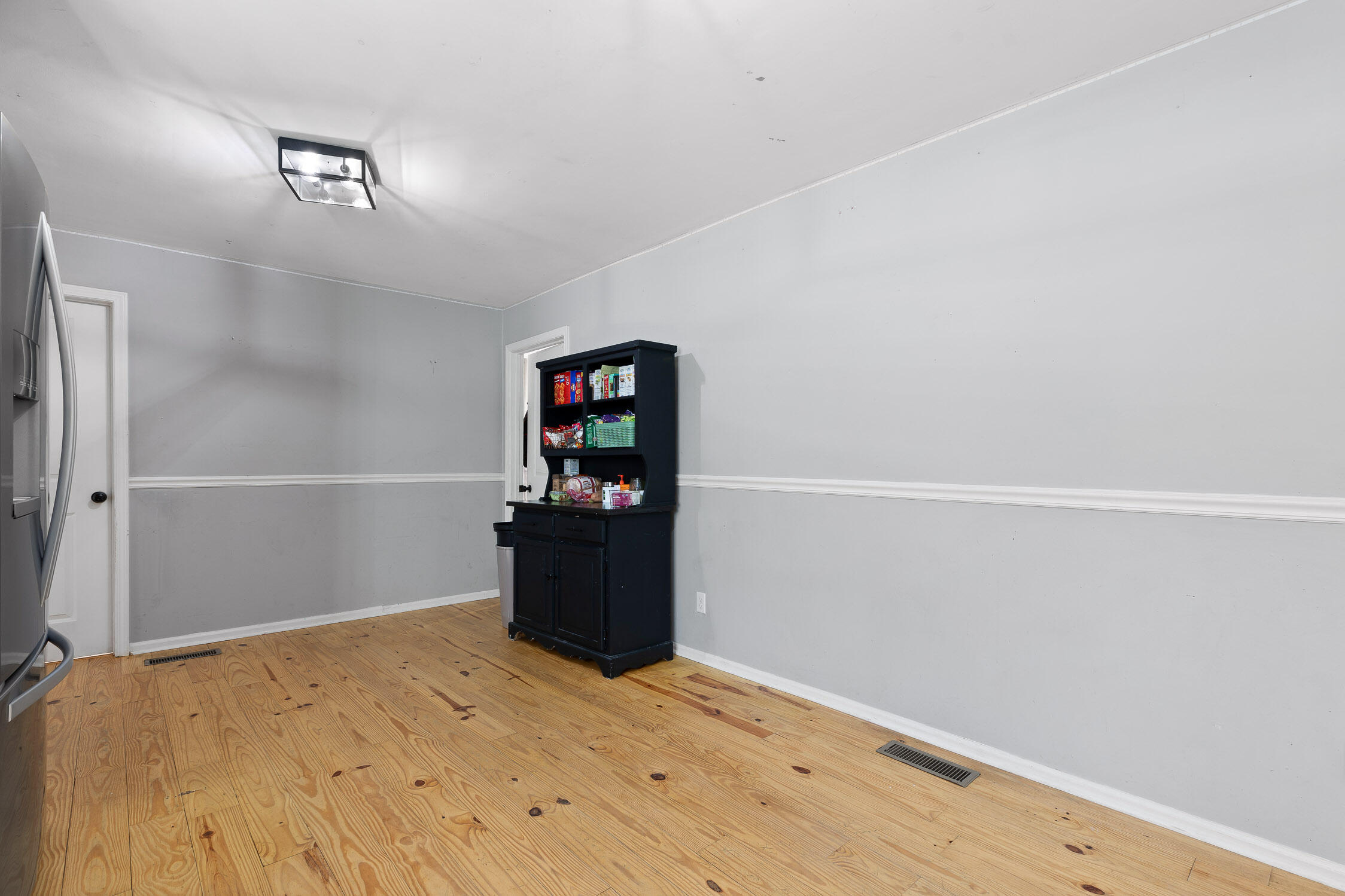 Chattanooga, Tennessee 37415, United States, 4 Bedrooms Bedrooms, ,2 BathroomsBathrooms,Residential,Contingent,82183