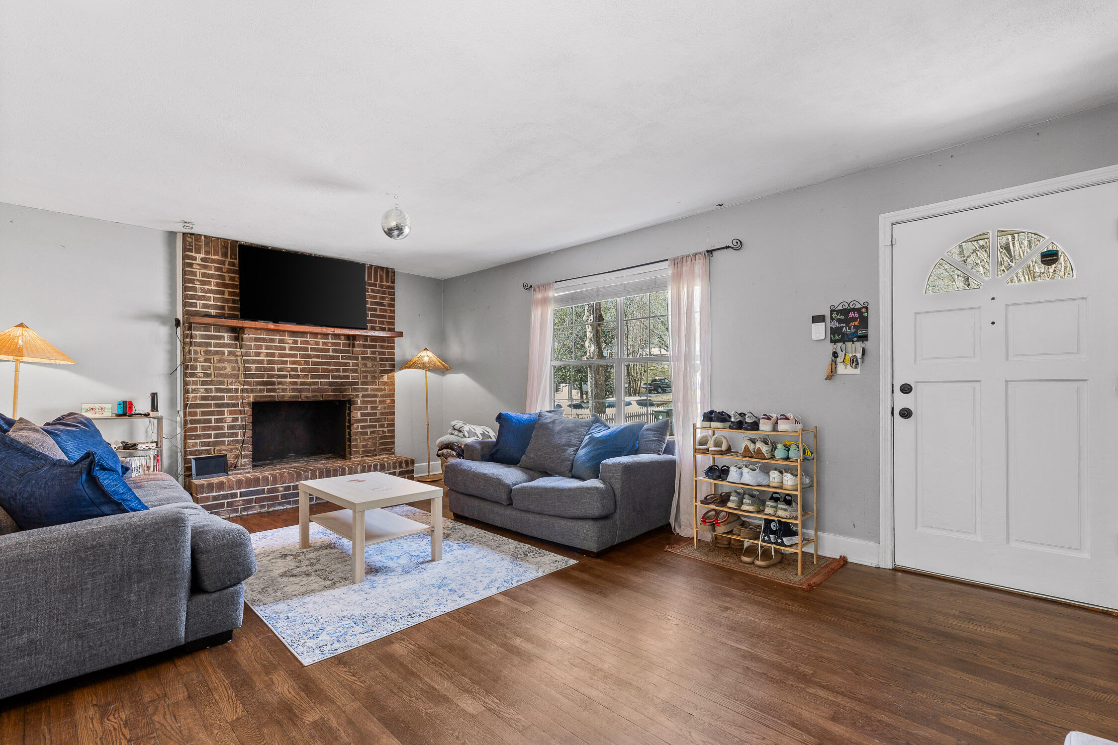 Chattanooga, Tennessee 37415, United States, 4 Bedrooms Bedrooms, ,2 BathroomsBathrooms,Residential,Contingent,82183