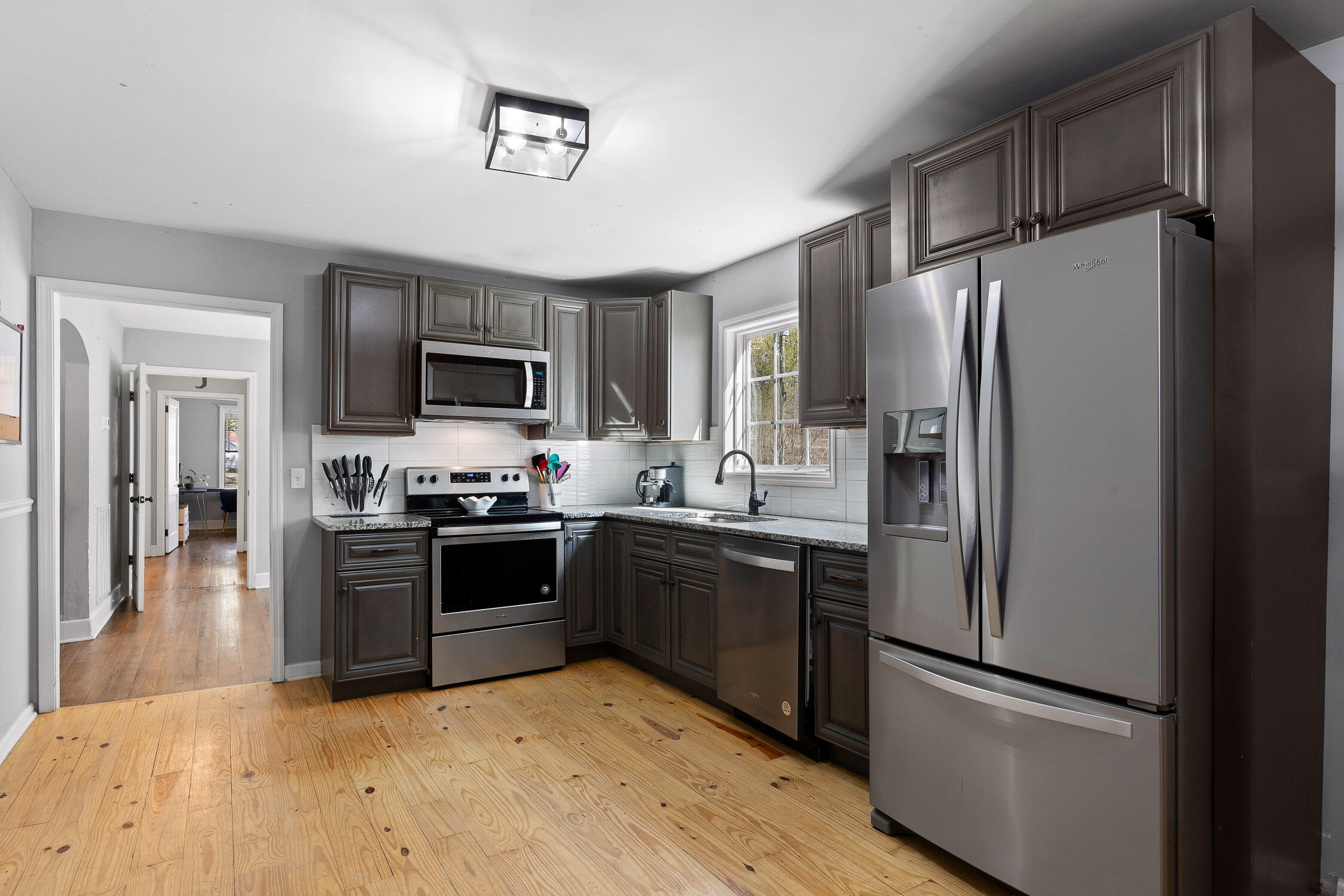 Chattanooga, Tennessee 37415, United States, 4 Bedrooms Bedrooms, ,2 BathroomsBathrooms,Residential,Contingent,82183