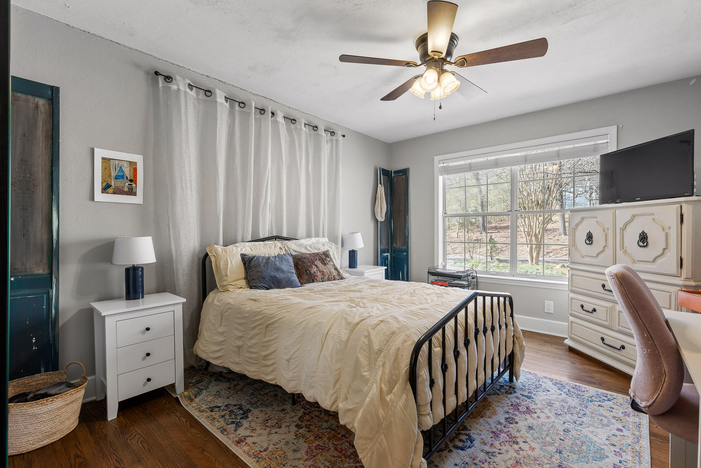 Chattanooga, Tennessee 37415, United States, 4 Bedrooms Bedrooms, ,2 BathroomsBathrooms,Residential,Contingent,82183