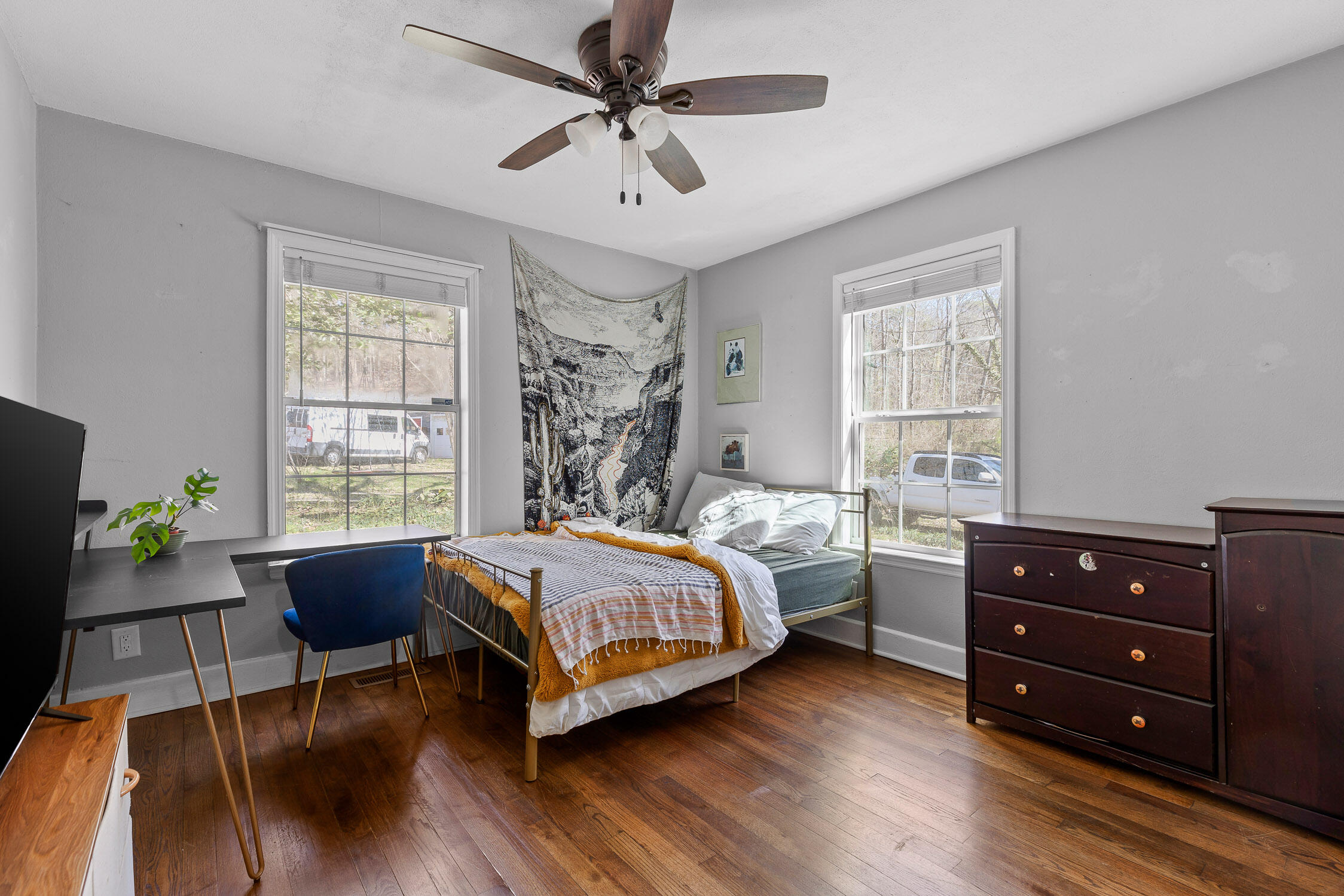 Chattanooga, Tennessee 37415, United States, 4 Bedrooms Bedrooms, ,2 BathroomsBathrooms,Residential,Contingent,82183