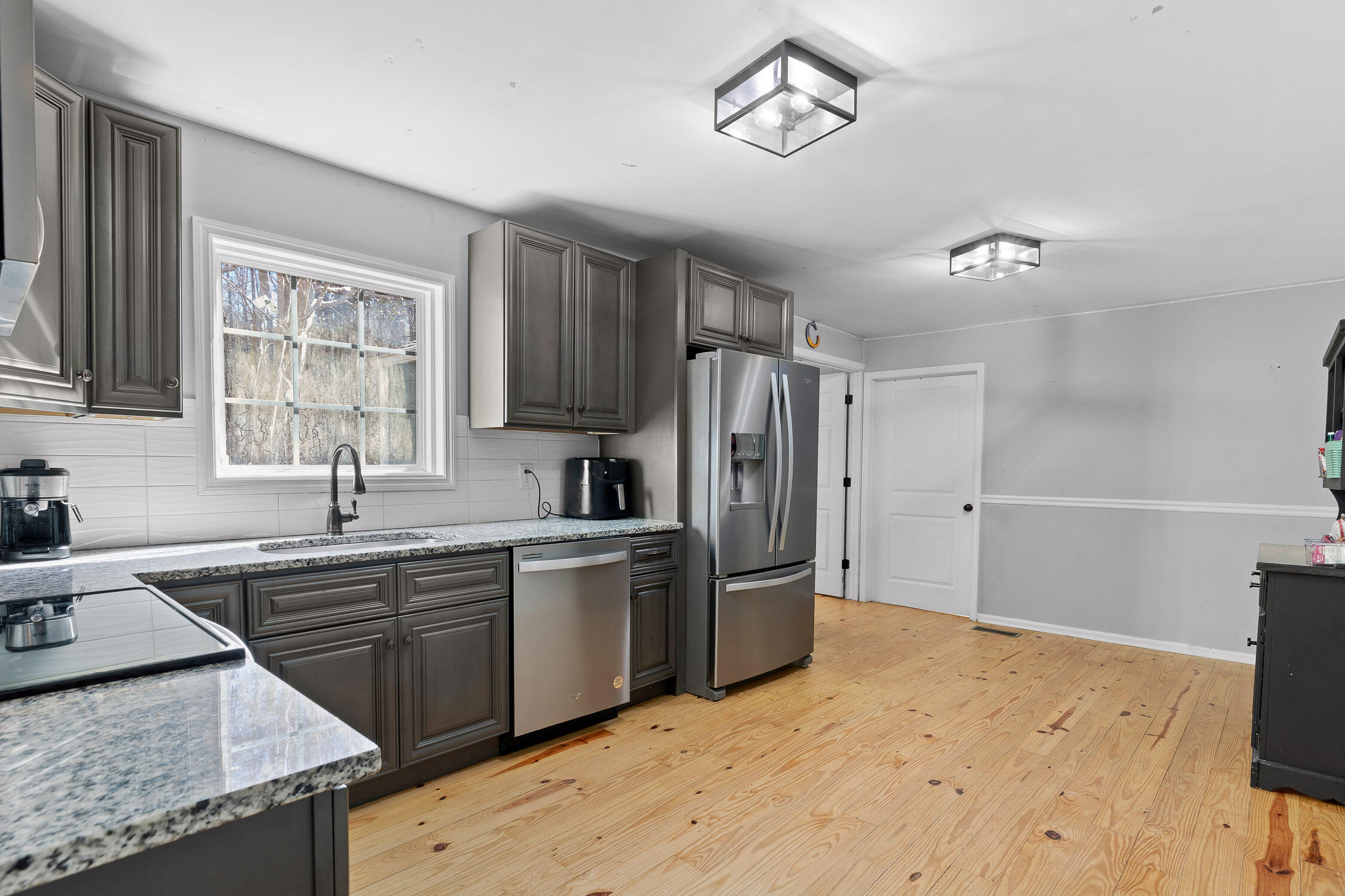 Chattanooga, Tennessee 37415, United States, 4 Bedrooms Bedrooms, ,2 BathroomsBathrooms,Residential,Contingent,82183