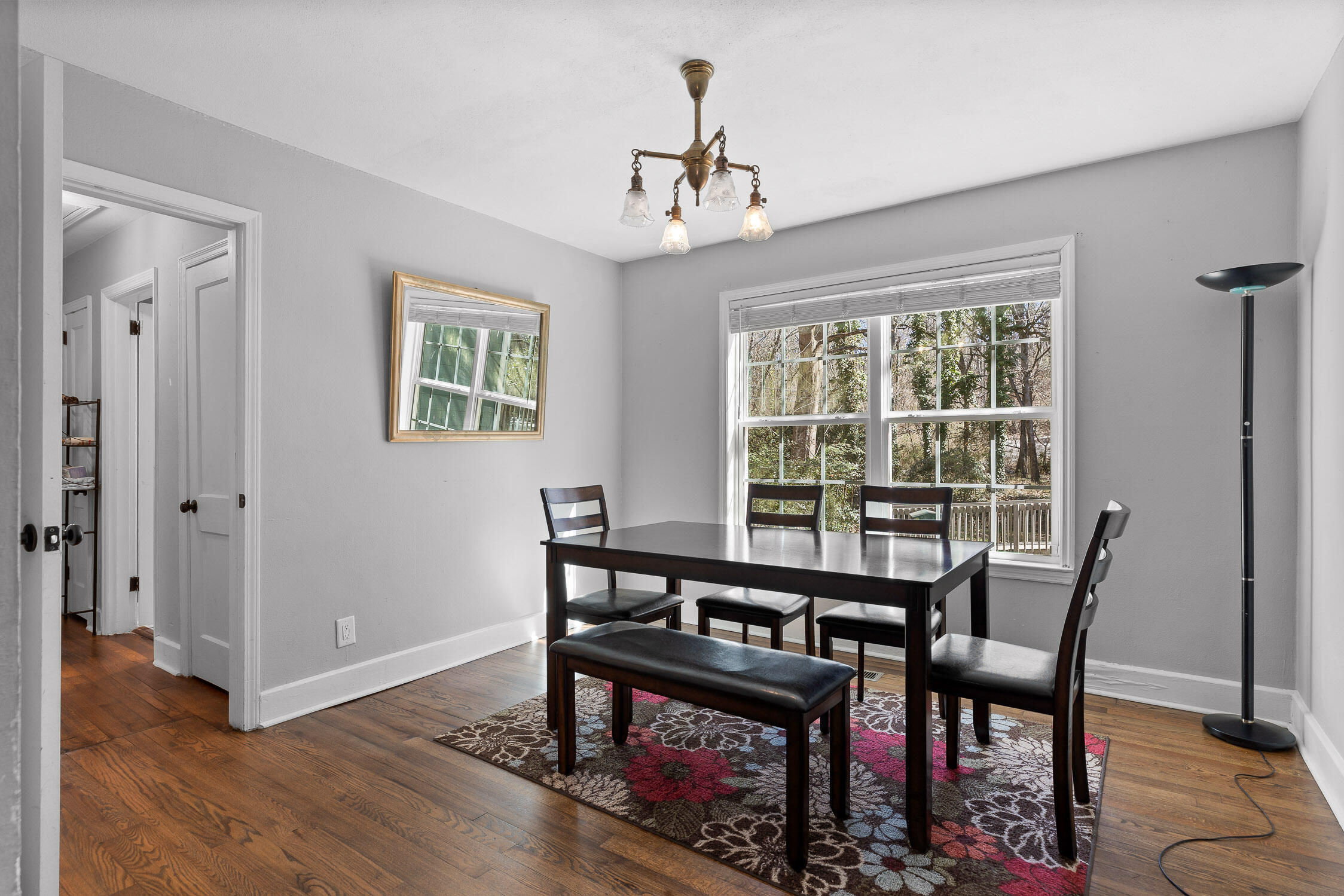 Chattanooga, Tennessee 37415, United States, 4 Bedrooms Bedrooms, ,2 BathroomsBathrooms,Residential,Contingent,82183