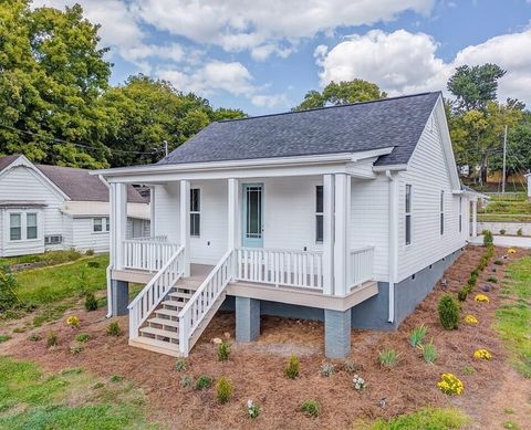 Homes For Sale - 318 W Tyler Street<br/> Dalton, GA 30720