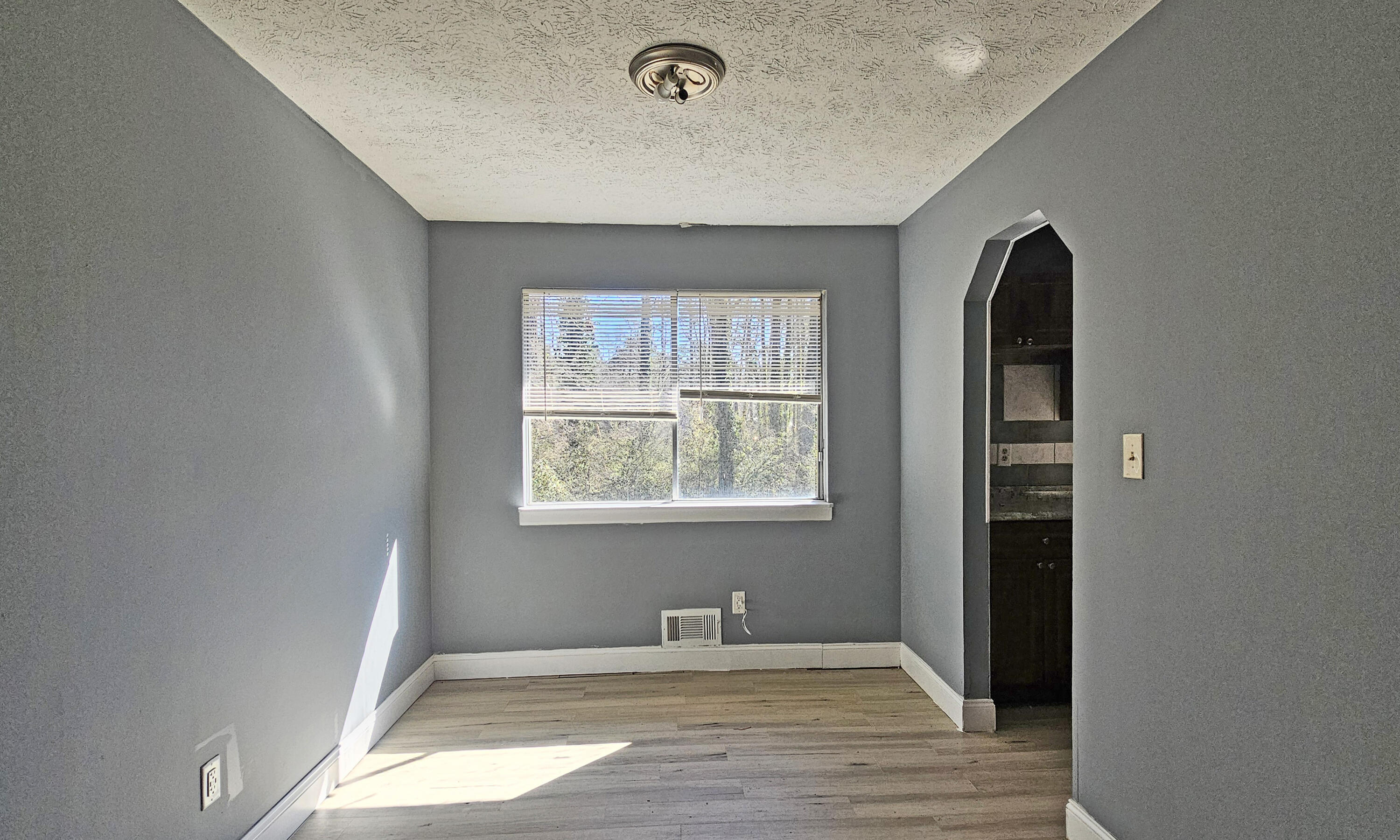 6665 Cedar Hurst Trail, Atlanta, Georgia image 3