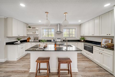 Photo of 813 Kay Circle, Chattanooga, TN 37421 (MLS # 1531278)