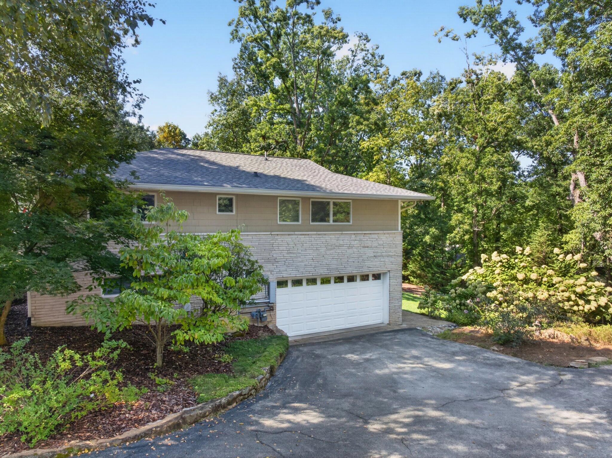 407 N Palisades Drive