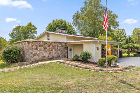 Townhouse For Sale - 9245 Sunny Shore Lane<br/> Chattanooga, TN 37416